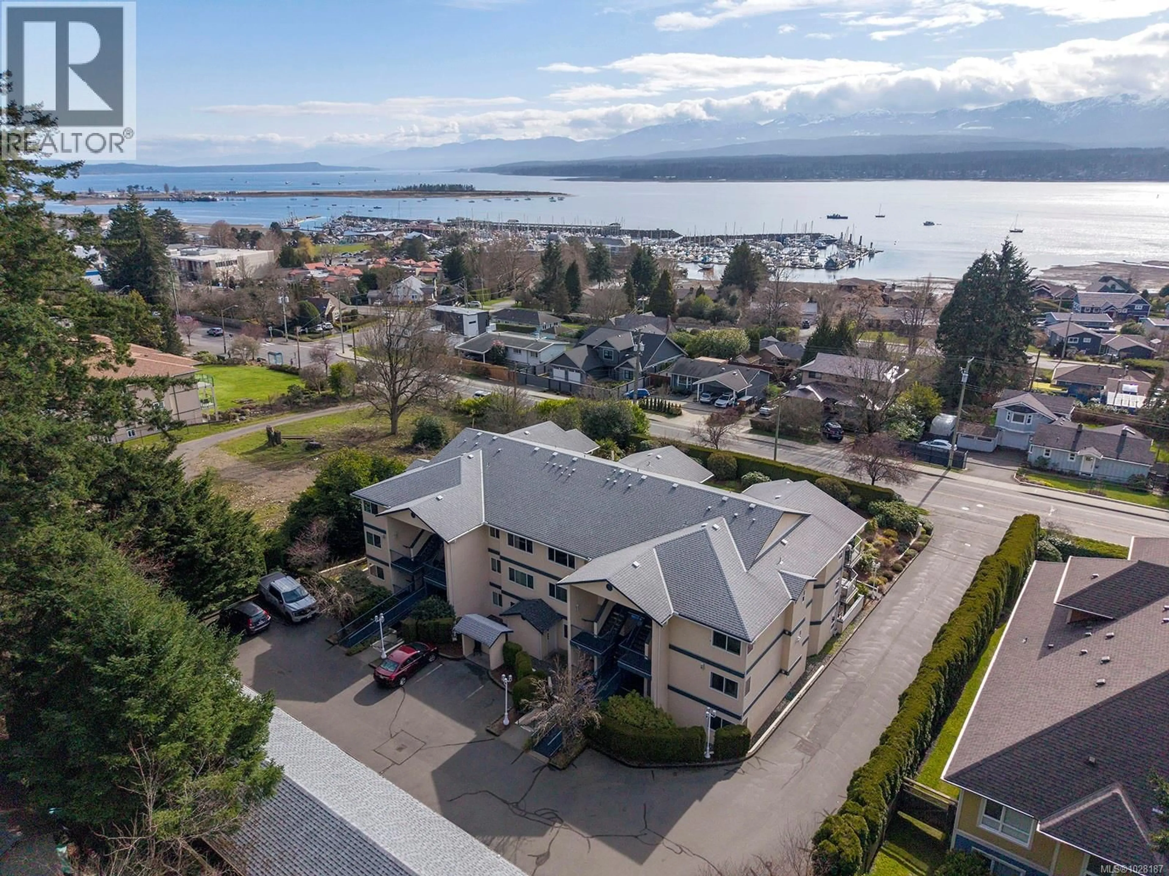 A pic from outside/outdoor area/front of a property/back of a property/a pic from drone, water/lake/river/ocean view for 302 - 1902 COMOX AVENUE, Comox British Columbia V9M3M7