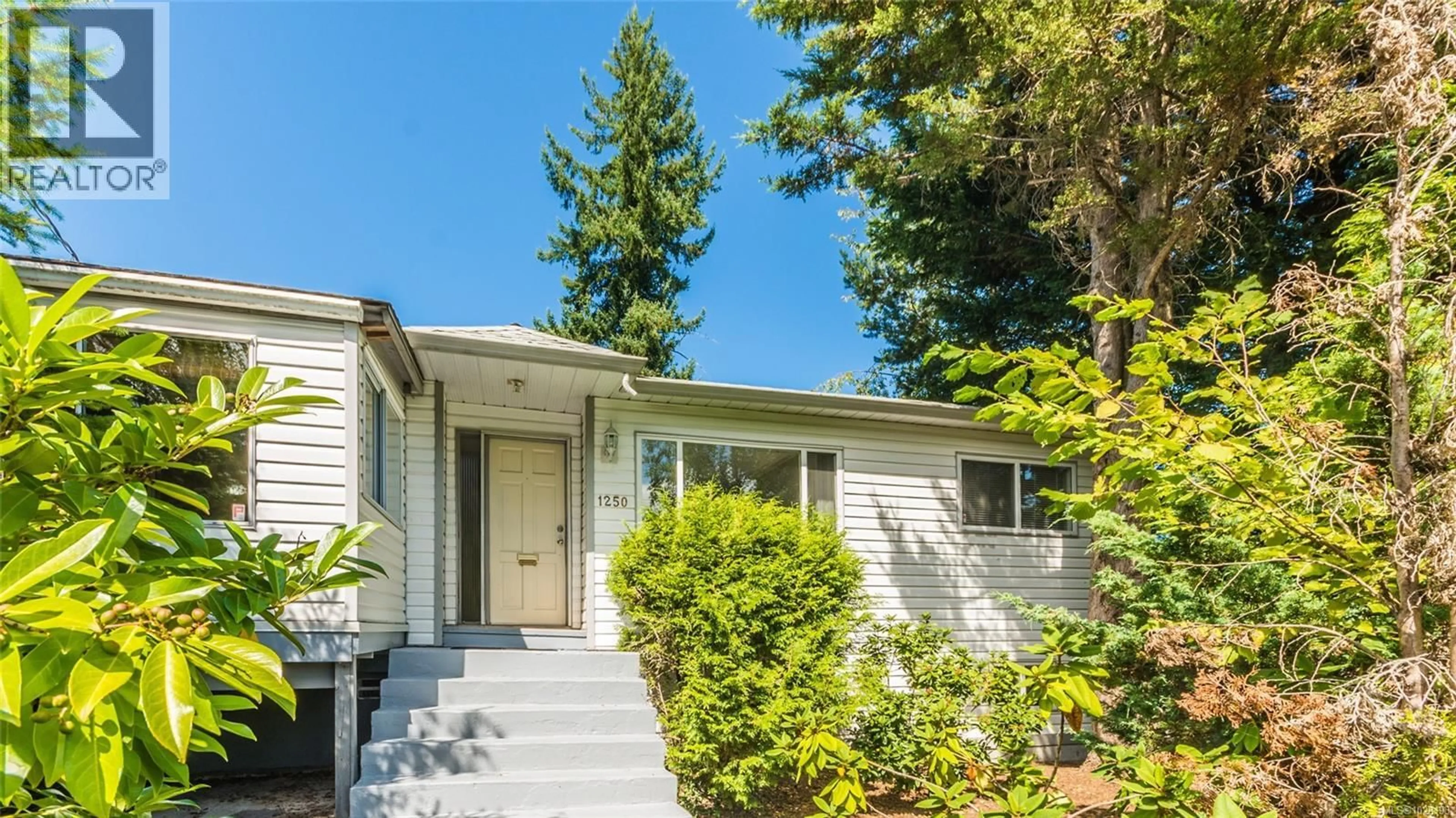Home with vinyl exterior material, street for 1250 TOWNSITE ROAD, Nanaimo British Columbia V9S1M8