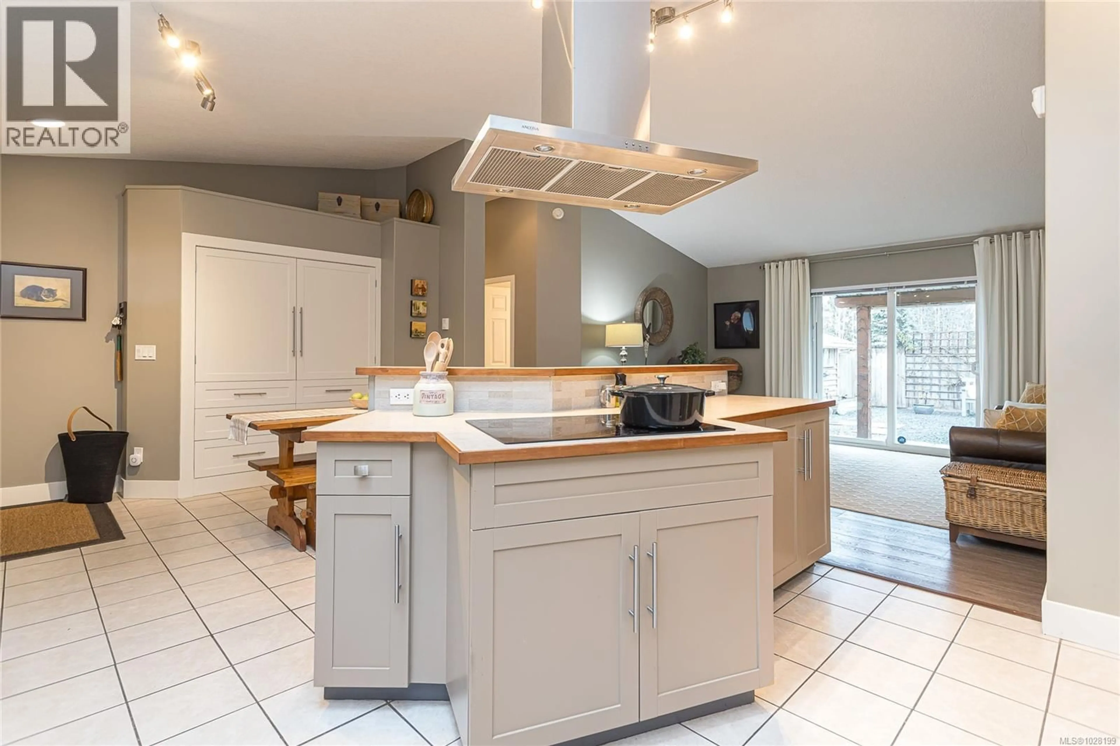 Open concept kitchen, ceramic/tile floor for 5 - 1749 WHIBLEY ROAD, Coombs British Columbia V0R1M0