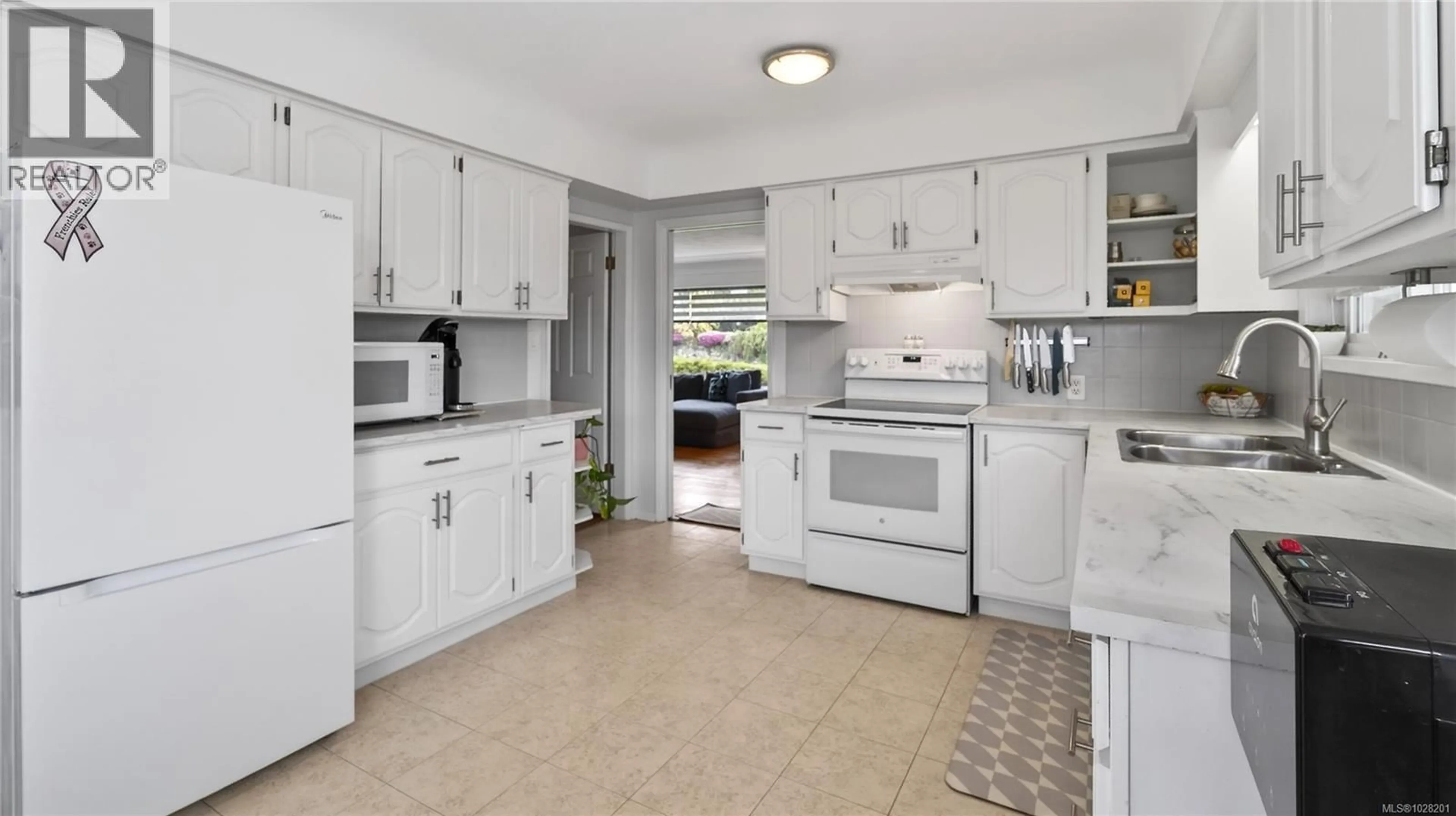 Unknown for 1268 GARKIL ROAD, Saanich British Columbia V8P2L3