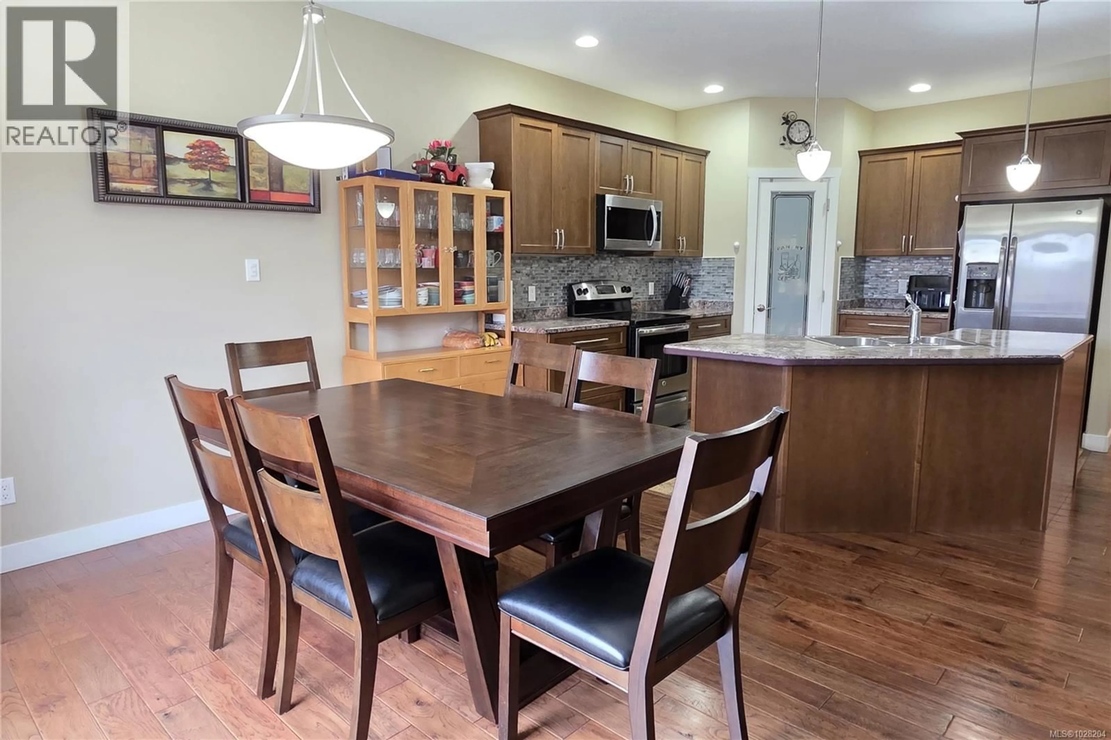 Open concept kitchen, wood/laminate floor for 1094 CORDERO CRESCENT, Campbell River British Columbia V9H0B6