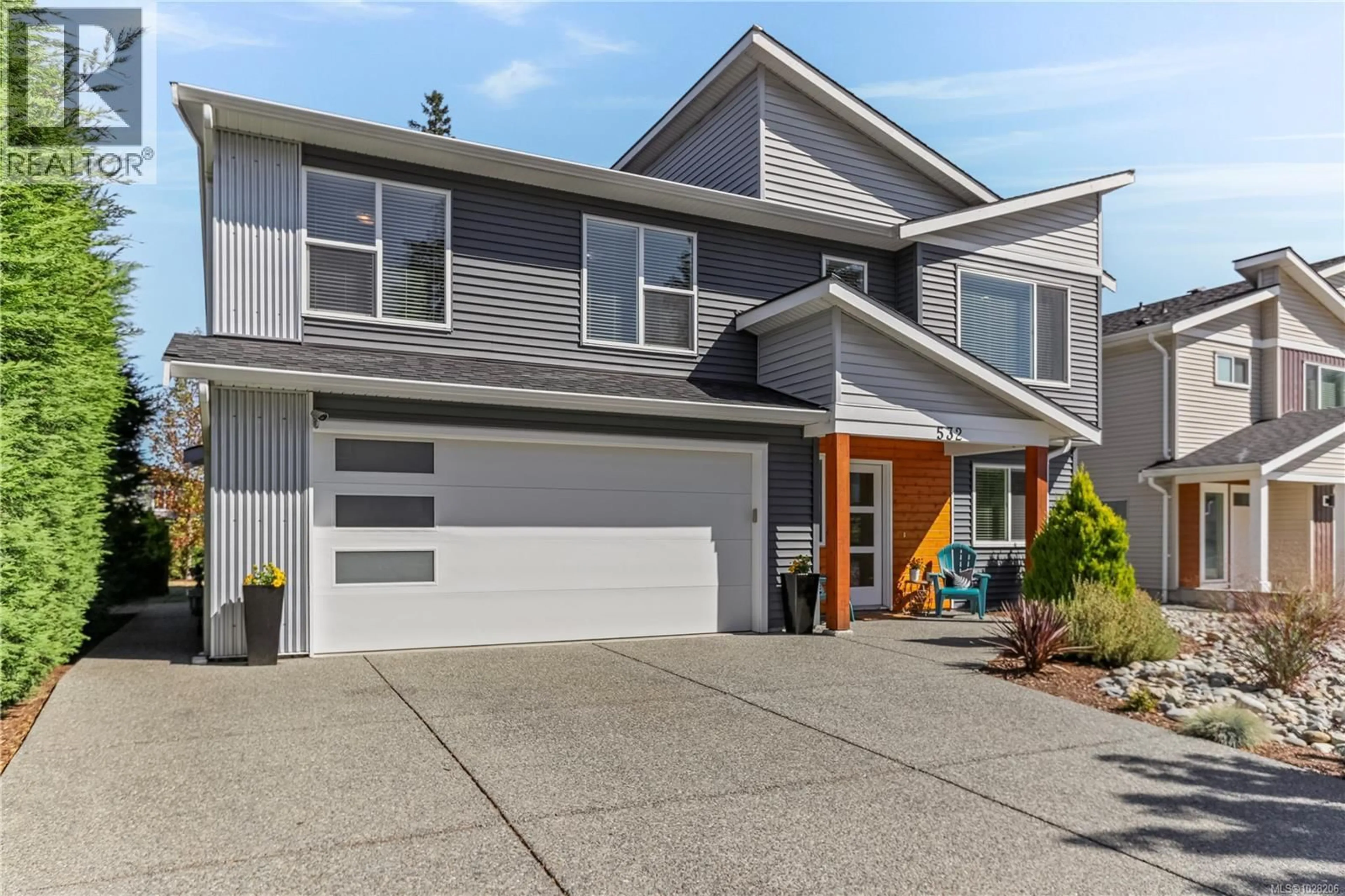 Home with vinyl exterior material, street for 532 LORI PLACE, Nanaimo British Columbia V9R0H8