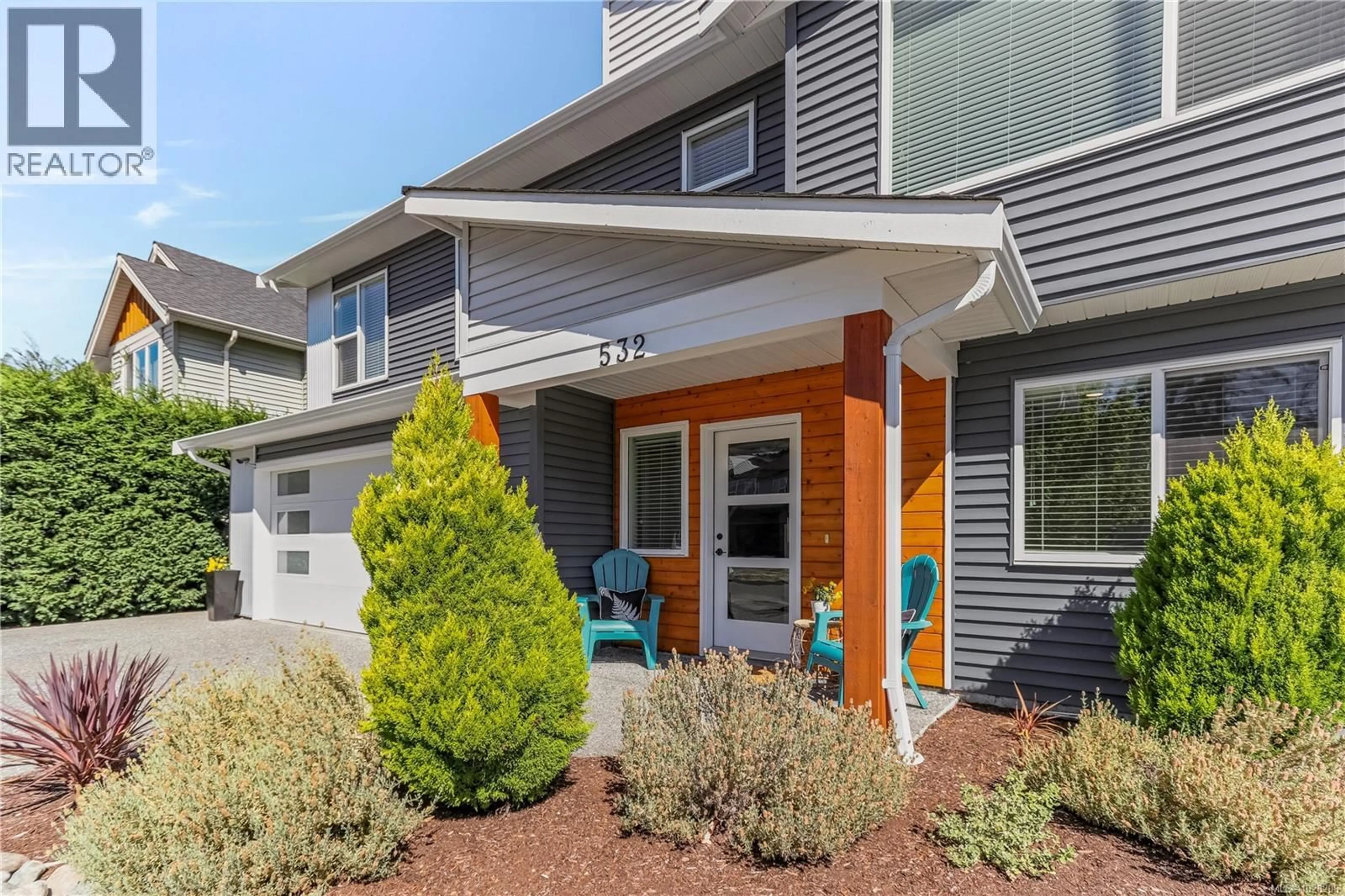 Home with vinyl exterior material, street for 532 LORI PLACE, Nanaimo British Columbia V9R0H8