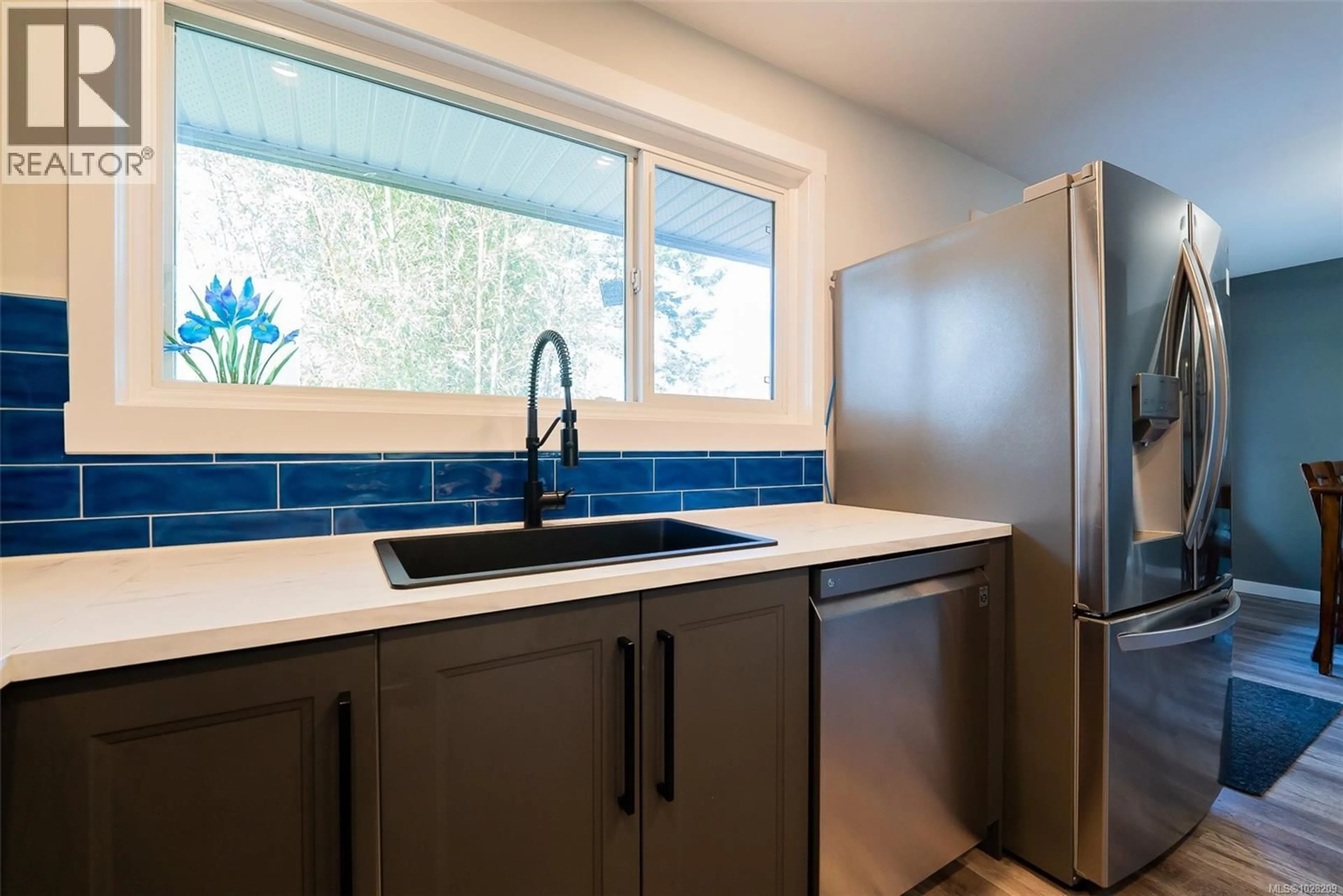 Standard kitchen, ceramic/tile floor for 1110 NELSON STREET, Nanaimo British Columbia V9S2K3