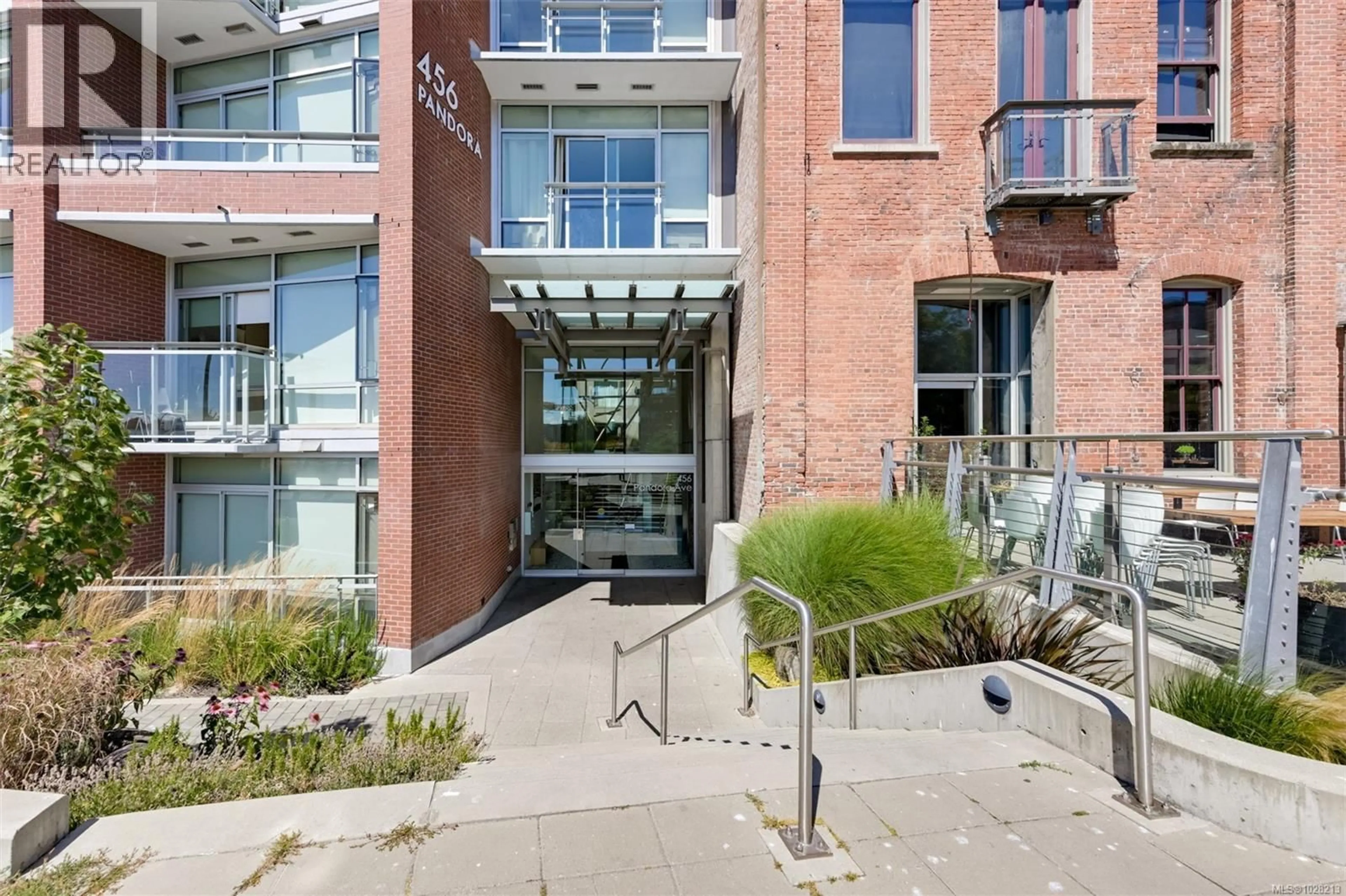 Indoor foyer for 213 - 456 PANDORA AVENUE, Victoria British Columbia V8W0E3