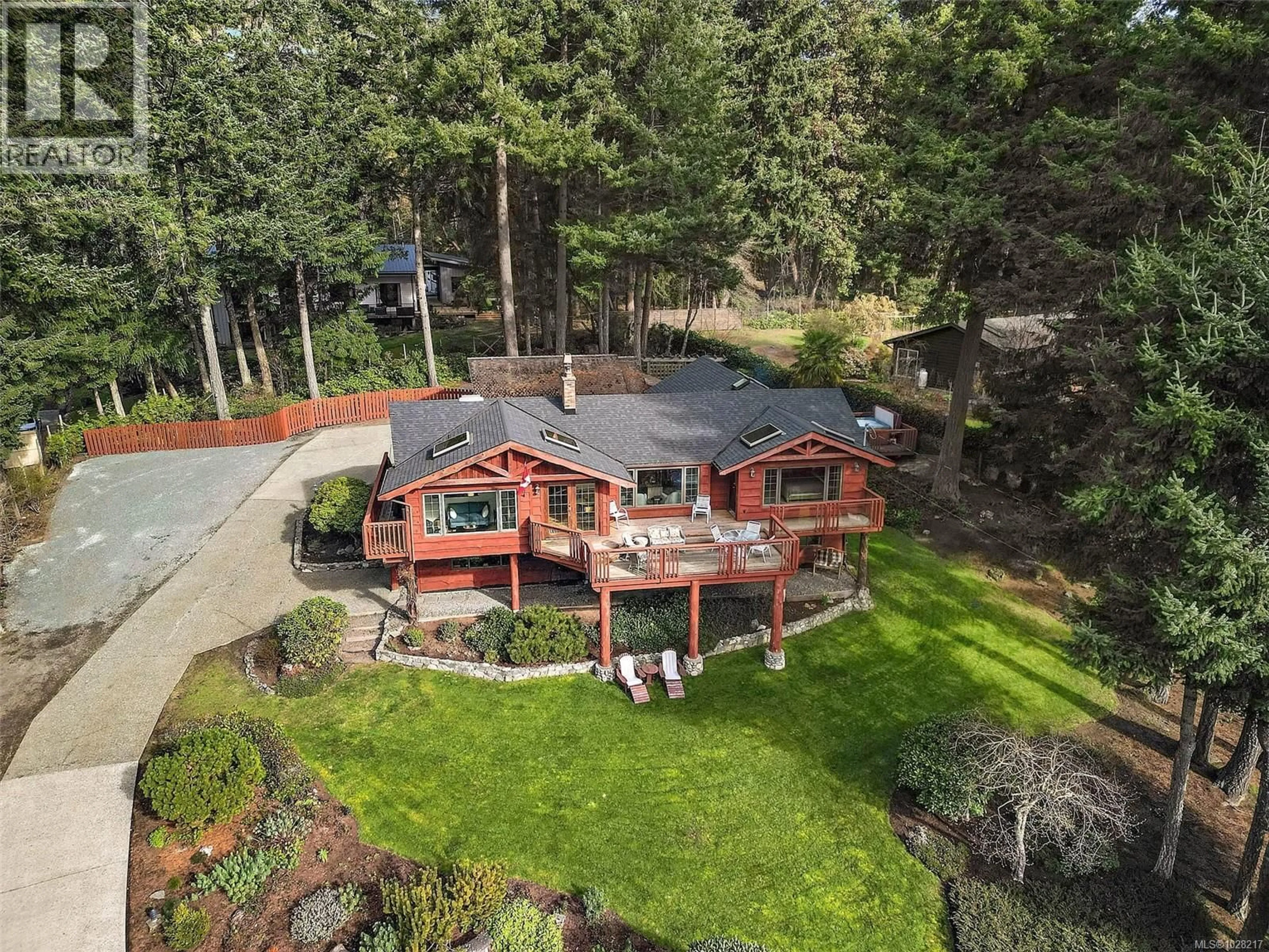 A pic from outside/outdoor area/front of a property/back of a property/a pic from drone, unknown for 539 BAYVIEW PLACE, Duncan British Columbia V9L5X7