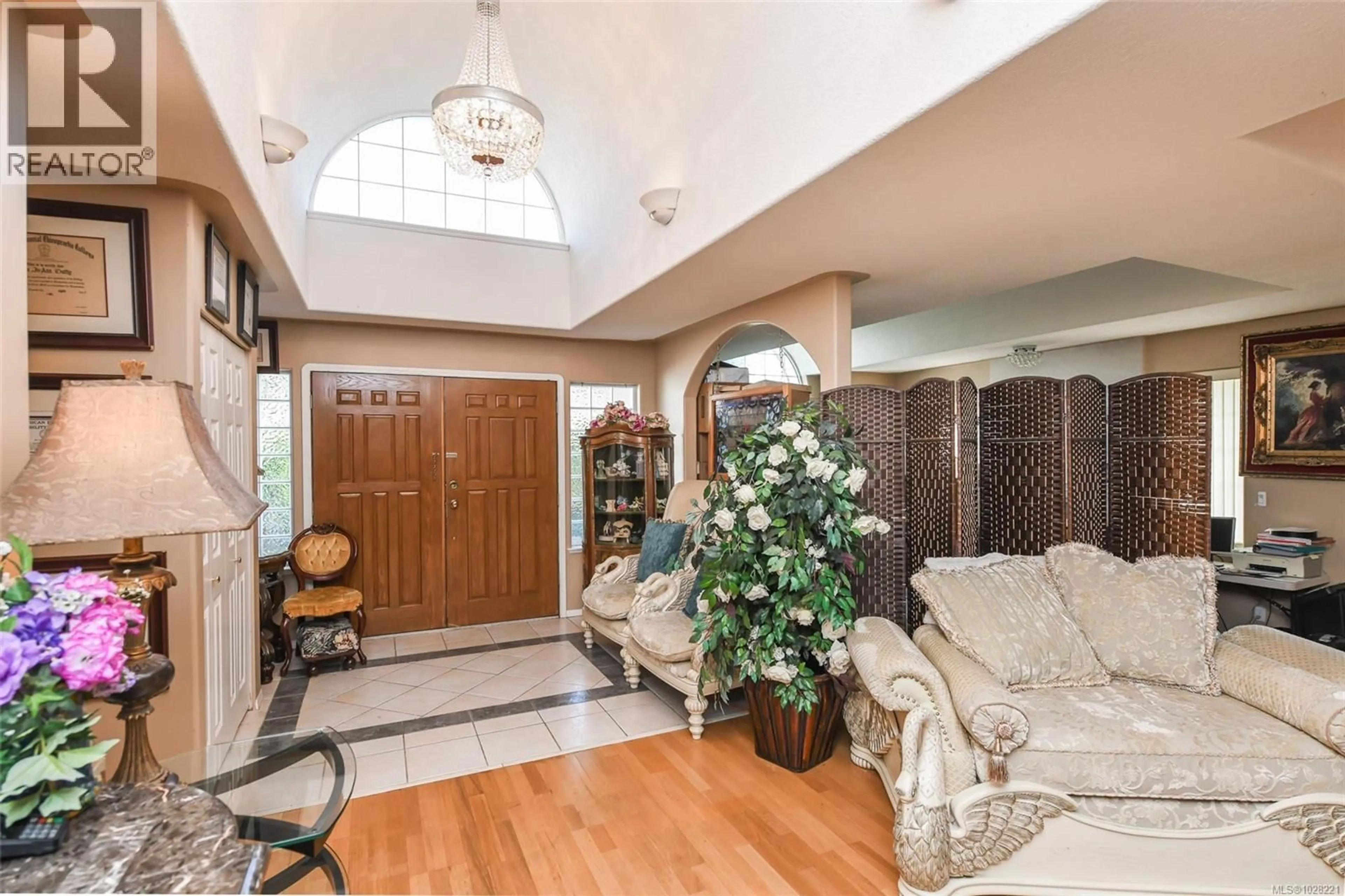 Indoor foyer for 1991 FAIRWAY DRIVE, Campbell River British Columbia V9H1R5