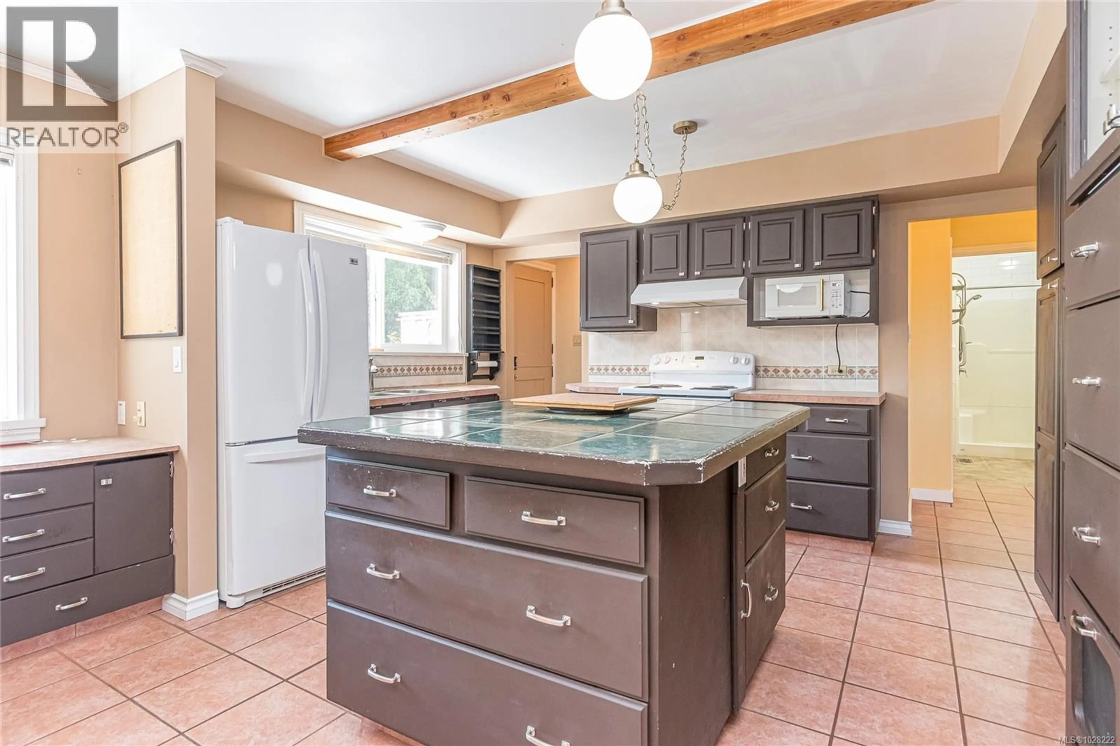 Open concept kitchen, ceramic/tile floor for 9992 BEACH DRIVE, Chemainus British Columbia V0R1K1