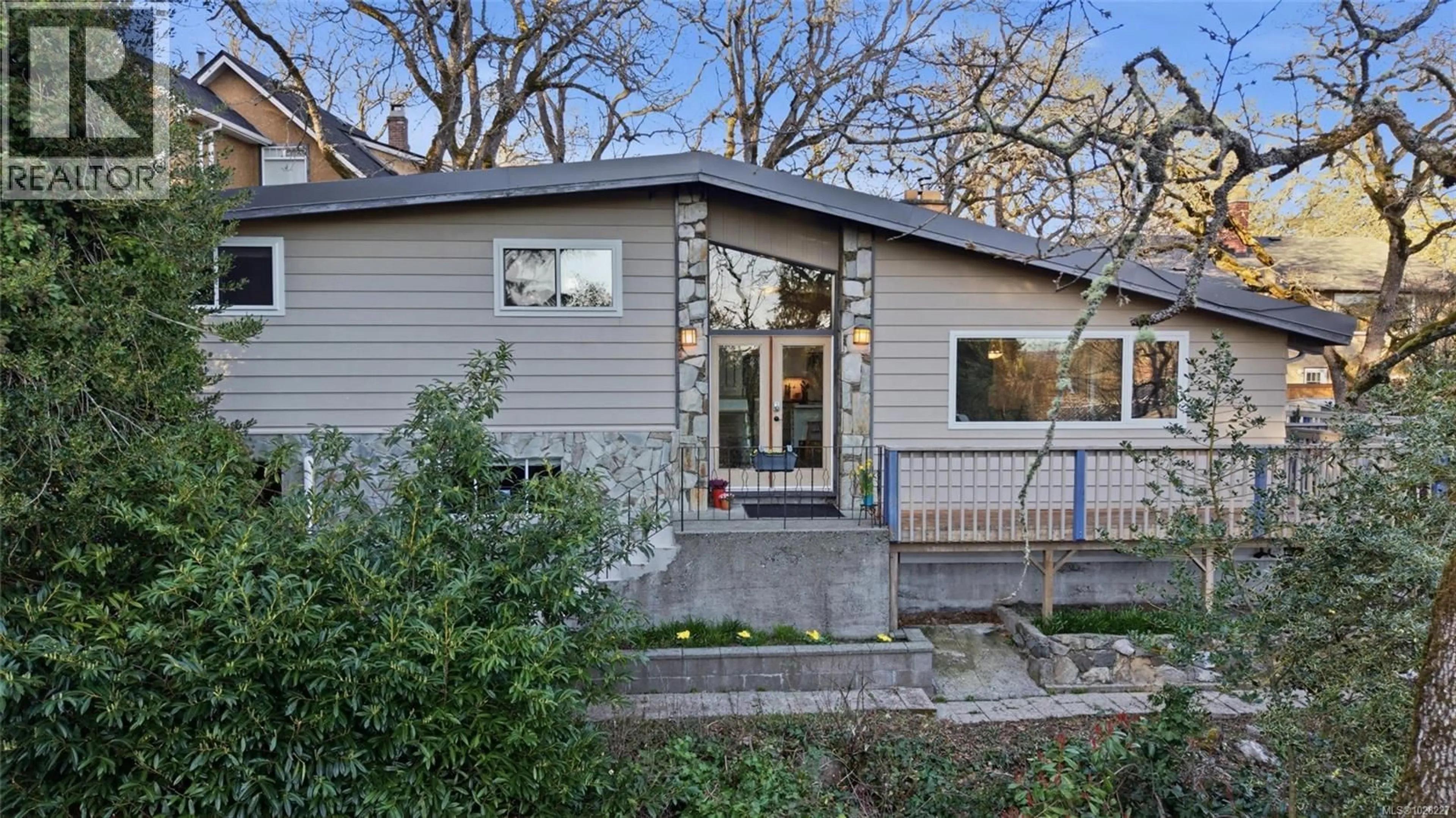 Home with vinyl exterior material, street for 3379 CONNORTON LANE, Saanich British Columbia V8P3K2