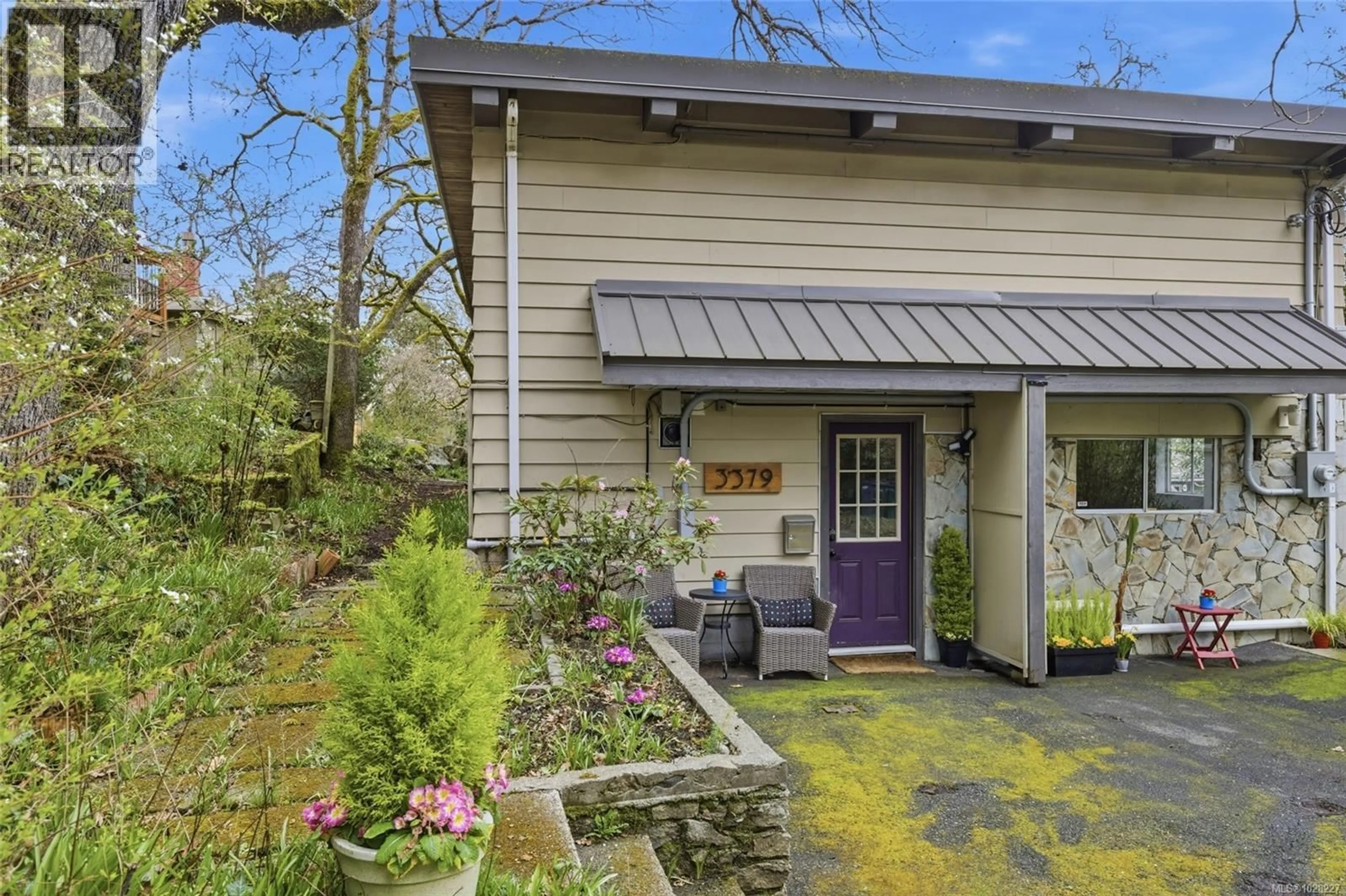 Patio, street for 3379 CONNORTON LANE, Saanich British Columbia V8P3K2