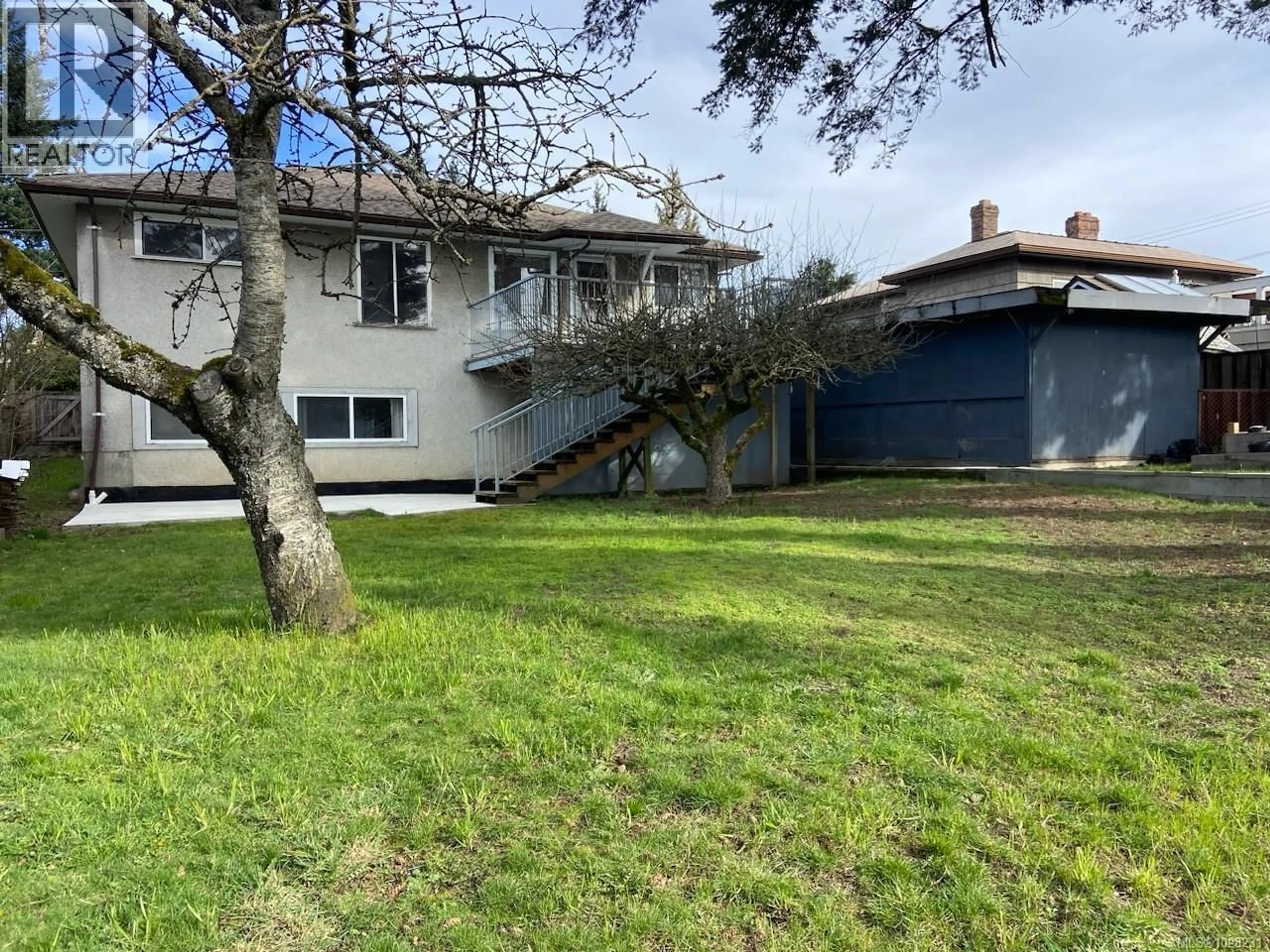 A pic from outside/outdoor area/front of a property/back of a property/a pic from drone, building for 421 JUNIPER STREET, Nanaimo British Columbia V9S1X7
