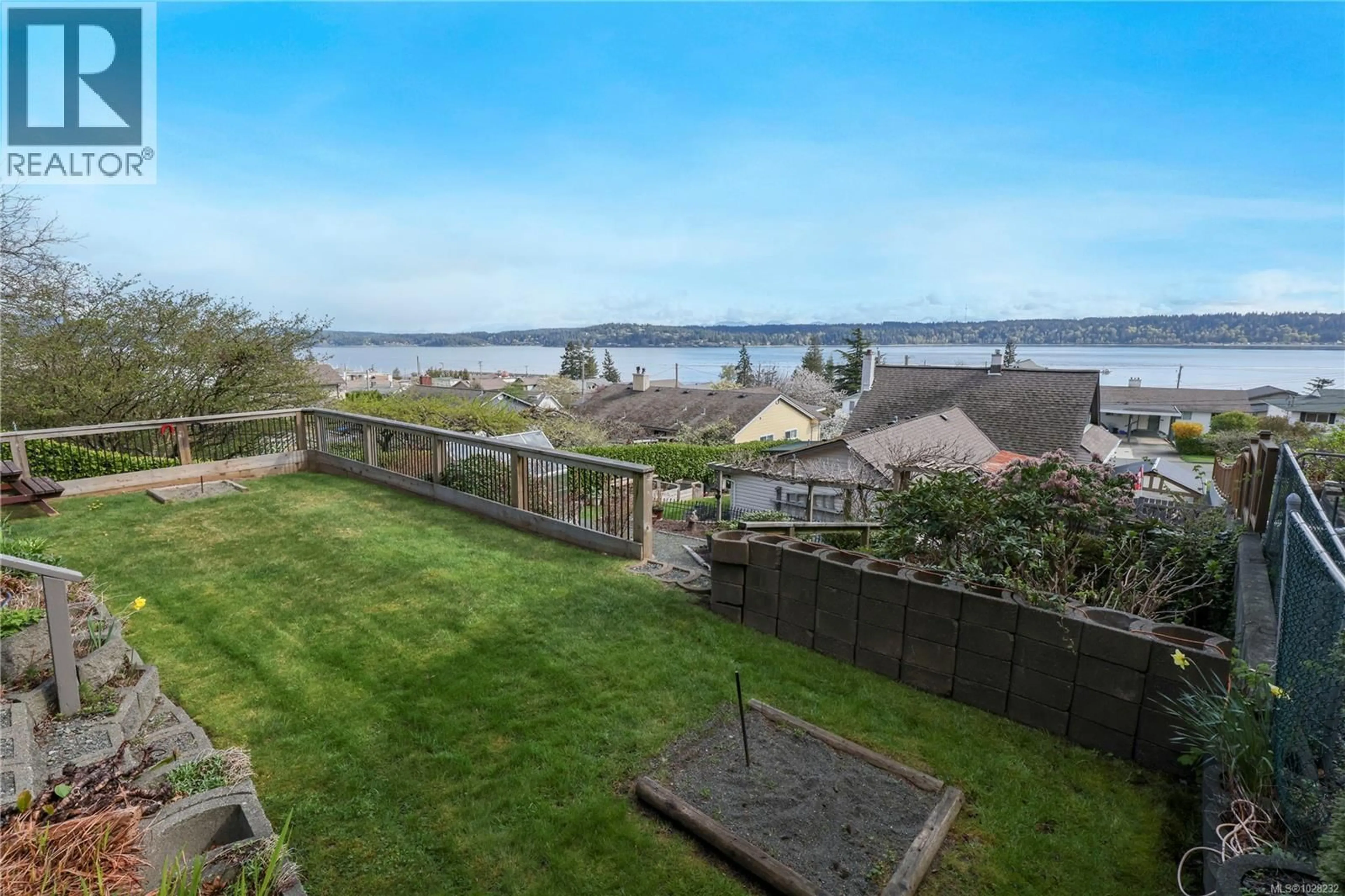 A pic from outside/outdoor area/front of a property/back of a property/a pic from drone, water/lake/river/ocean view for 542 THULIN STREET, Campbell River British Columbia V9W2L1