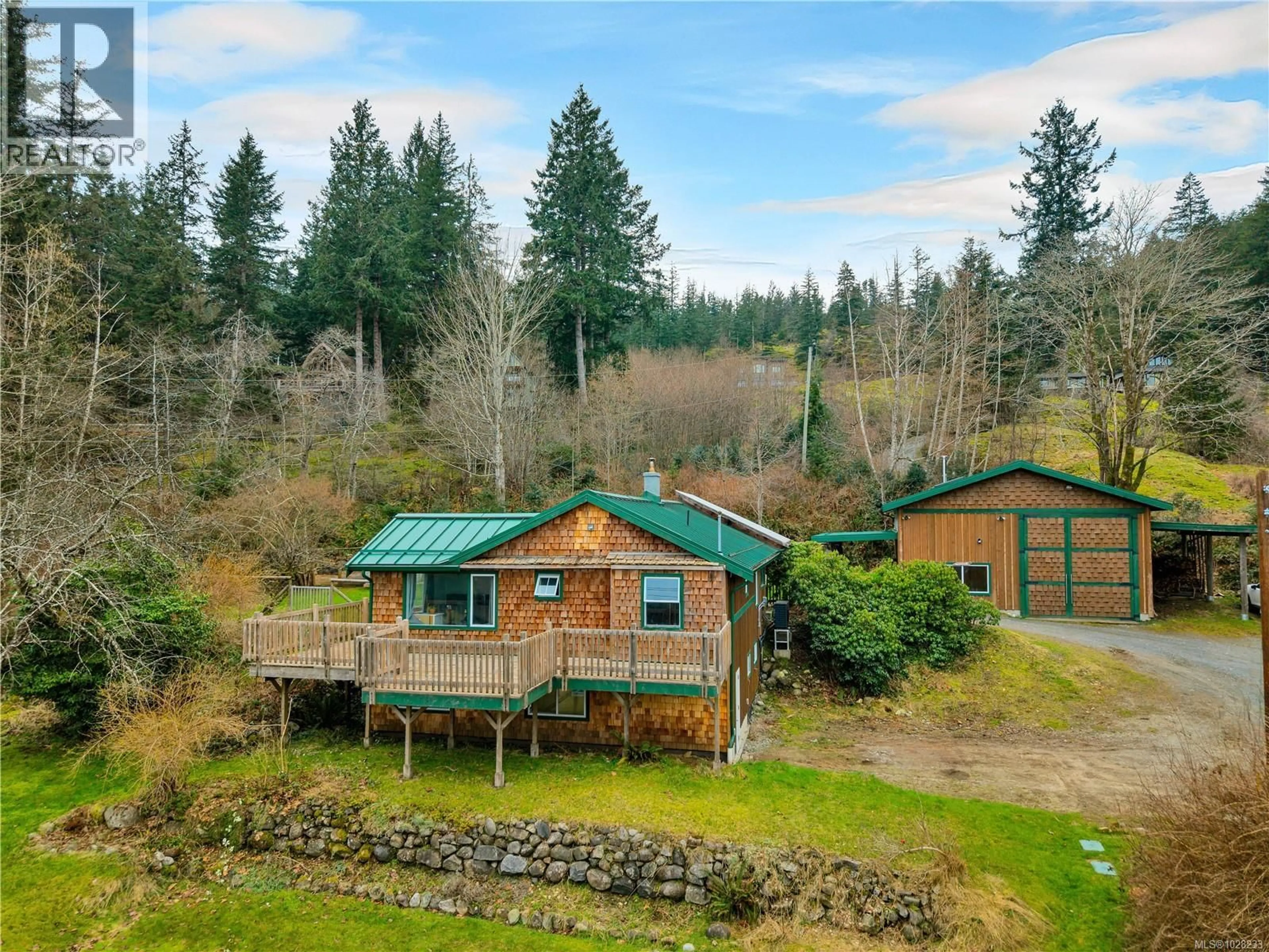 A pic from outside/outdoor area/front of a property/back of a property/a pic from drone, unknown for 1527 HYACINTHE BAY ROAD, Quadra Island British Columbia V0P1H0