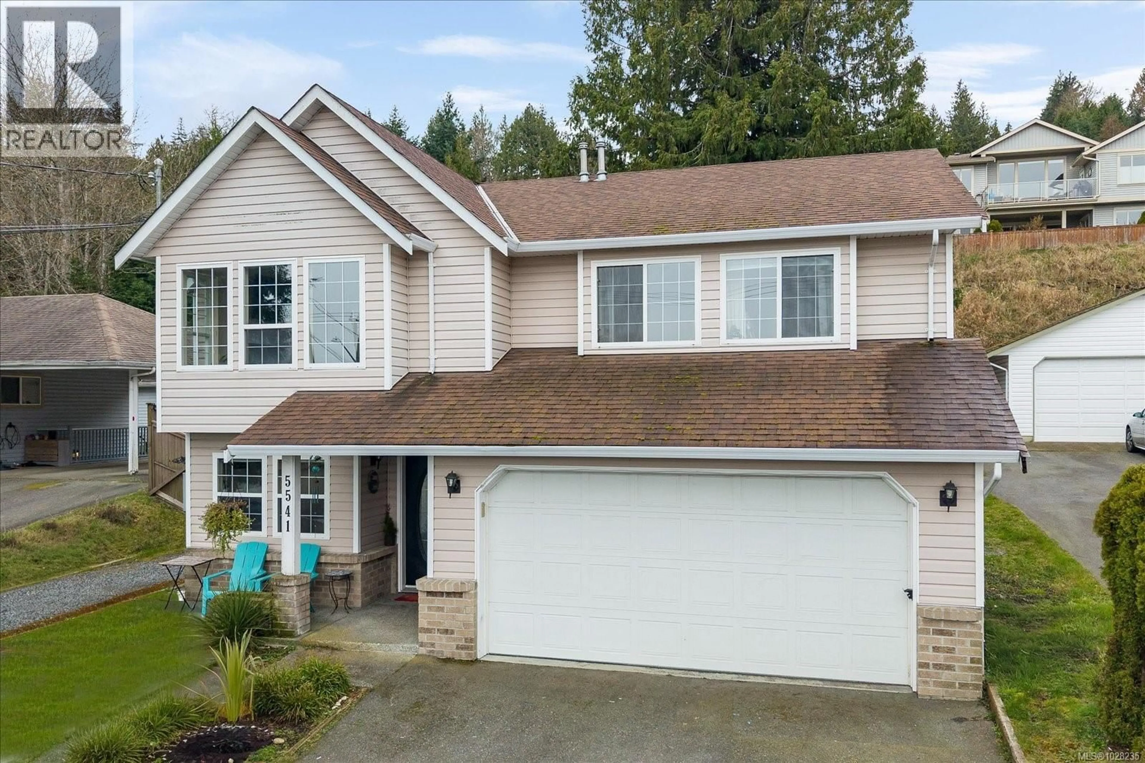 Home with vinyl exterior material, street for 5541 HAMMOND BAY ROAD, Nanaimo British Columbia V9T5N1