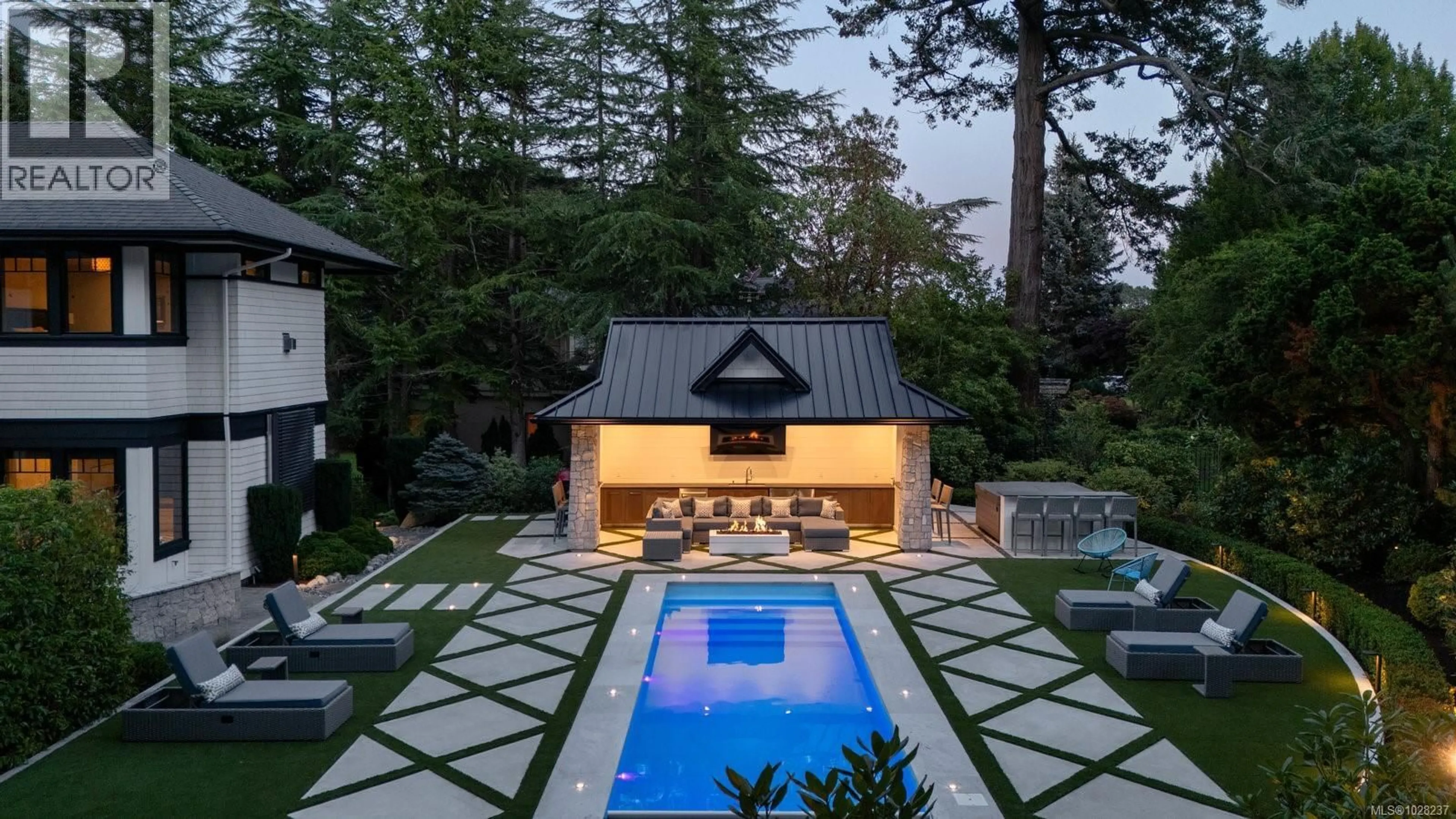 Patio, unknown for 3375 RIPON ROAD, Oak Bay British Columbia V8R6G8