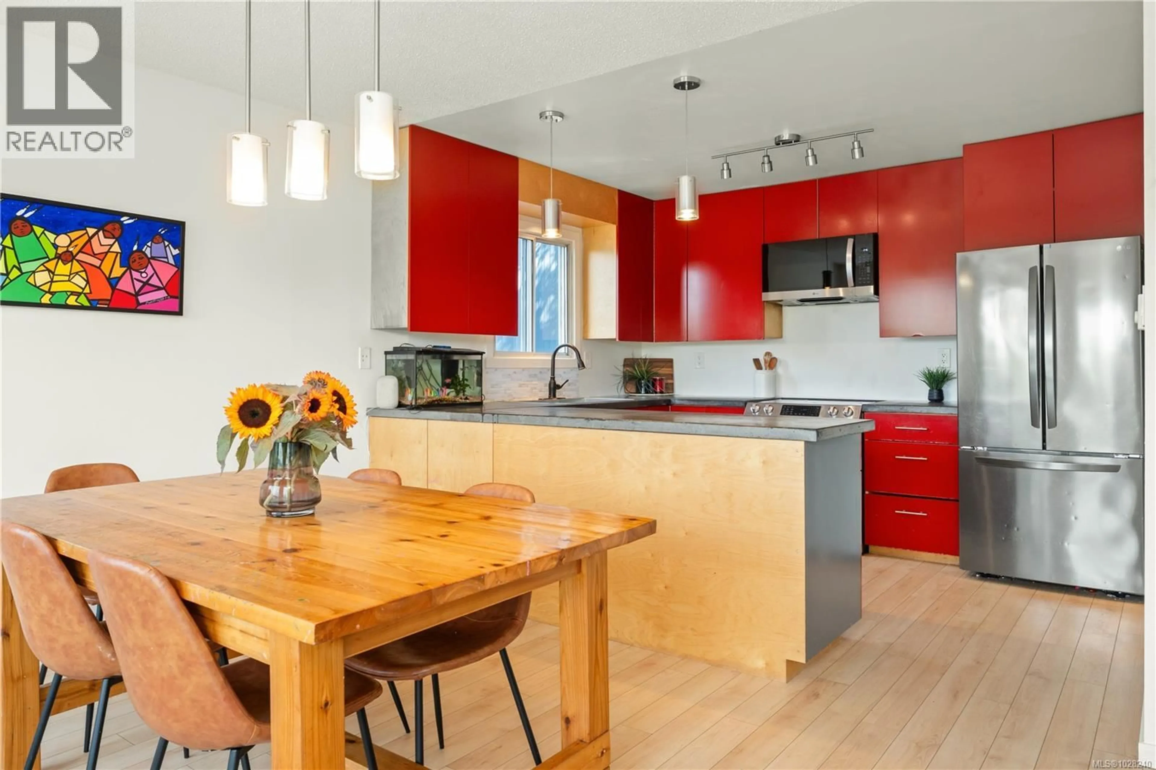 Open concept kitchen, wood/laminate floor for 9 MORGAN PLACE, Nanaimo British Columbia V9T5B8