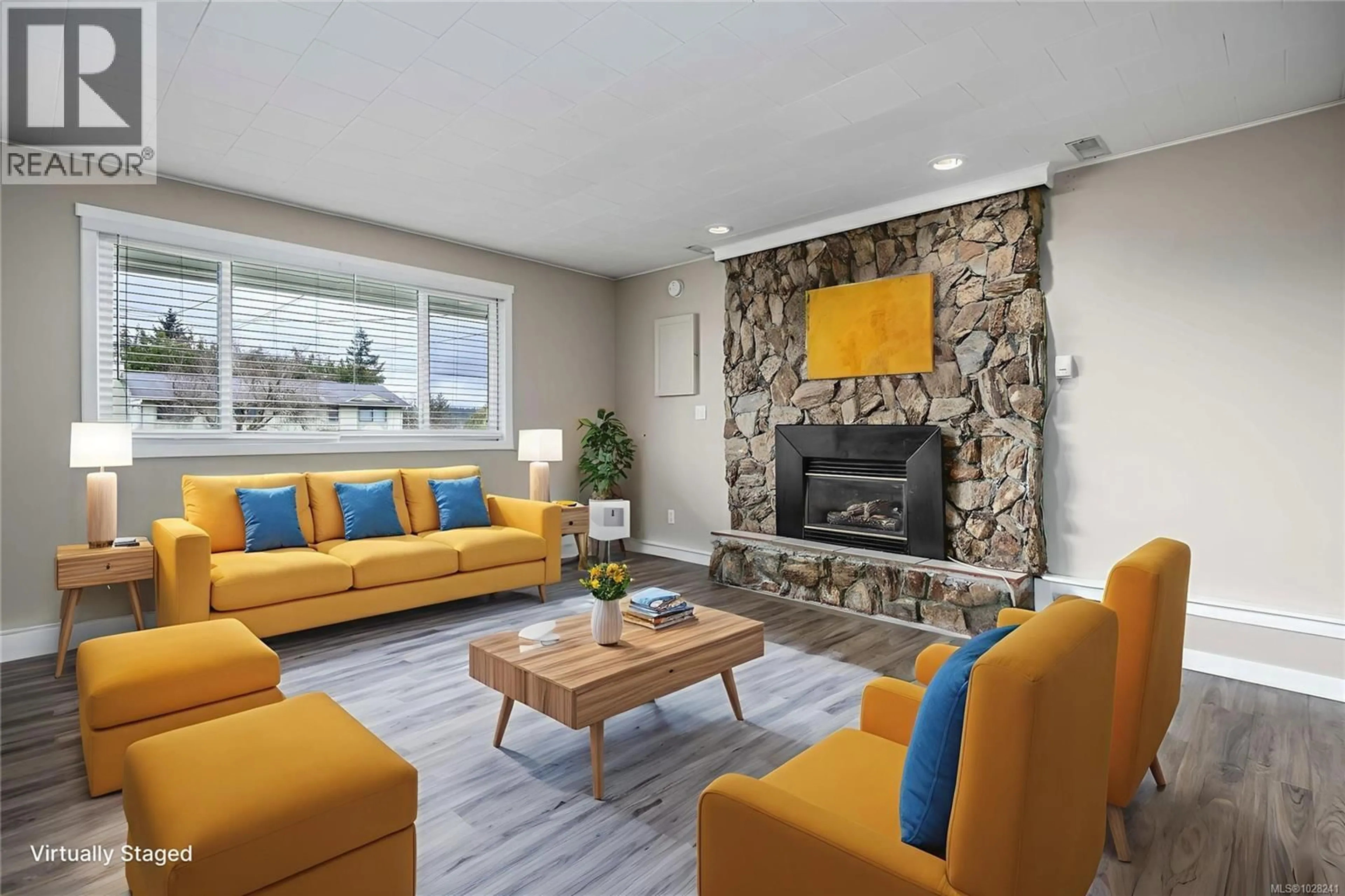 Living room with furniture, unknown for 496 SANDOWNE DRIVE, Campbell River British Columbia V9W5E4