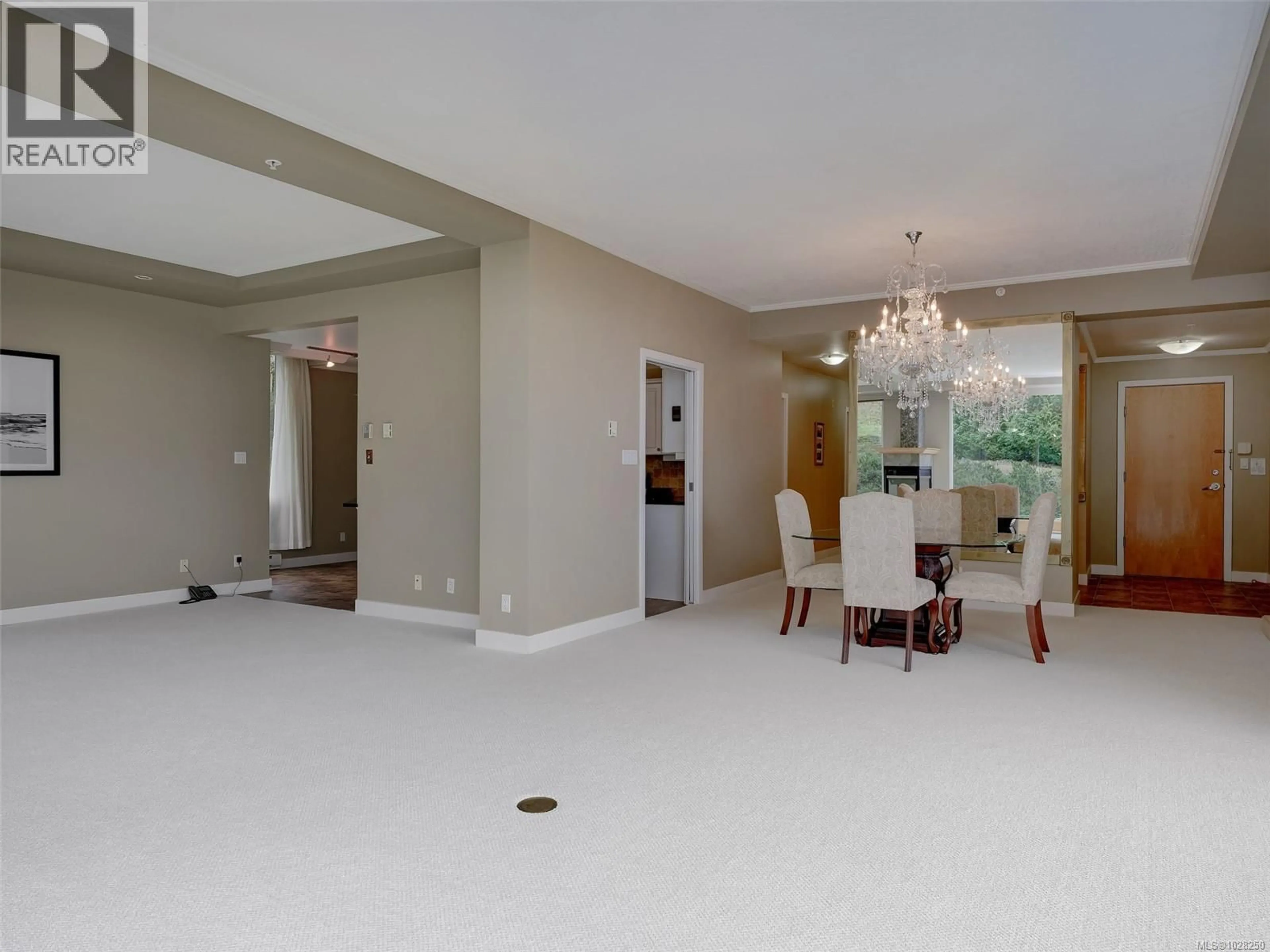 Unknown for 303 - 5350 SAYWARD HILL CRESCENT, Saanich British Columbia V8Y3H9