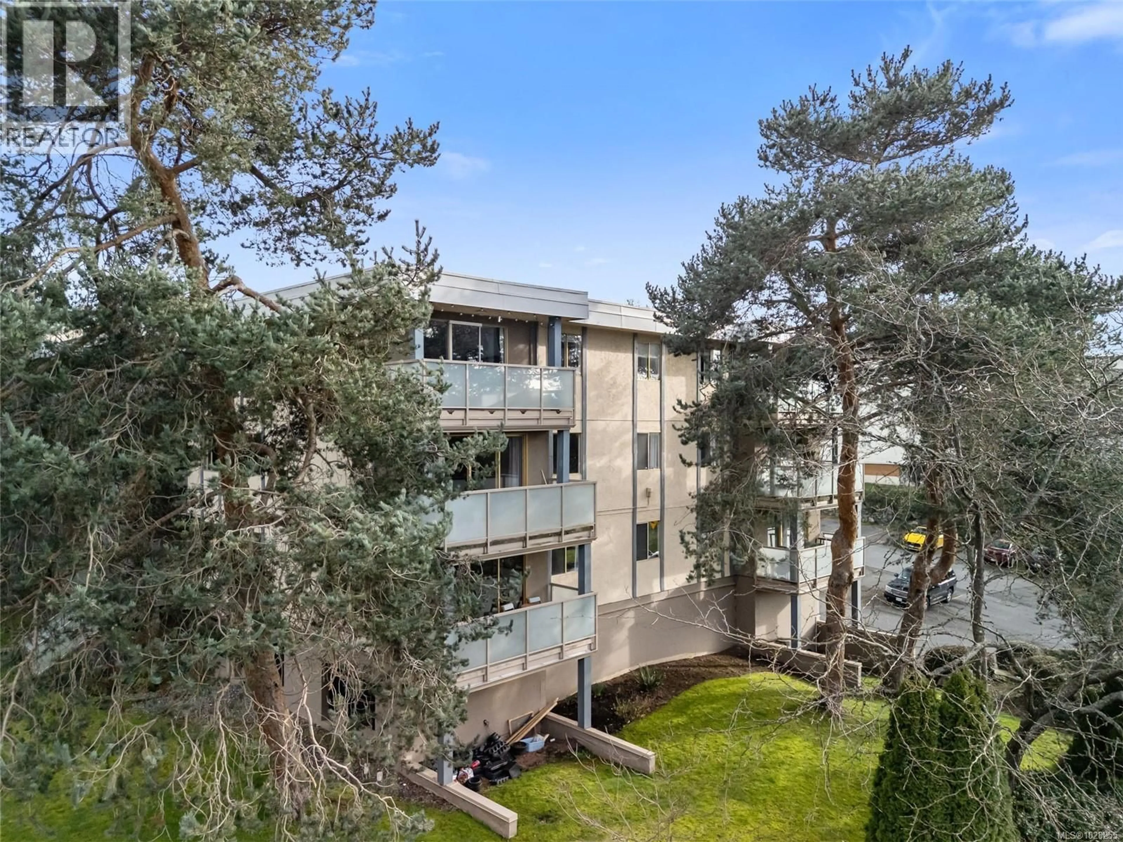 Balcony in the apartment, unknown for 227 - 1025 INVERNESS ROAD, Saanich British Columbia V8X2S2