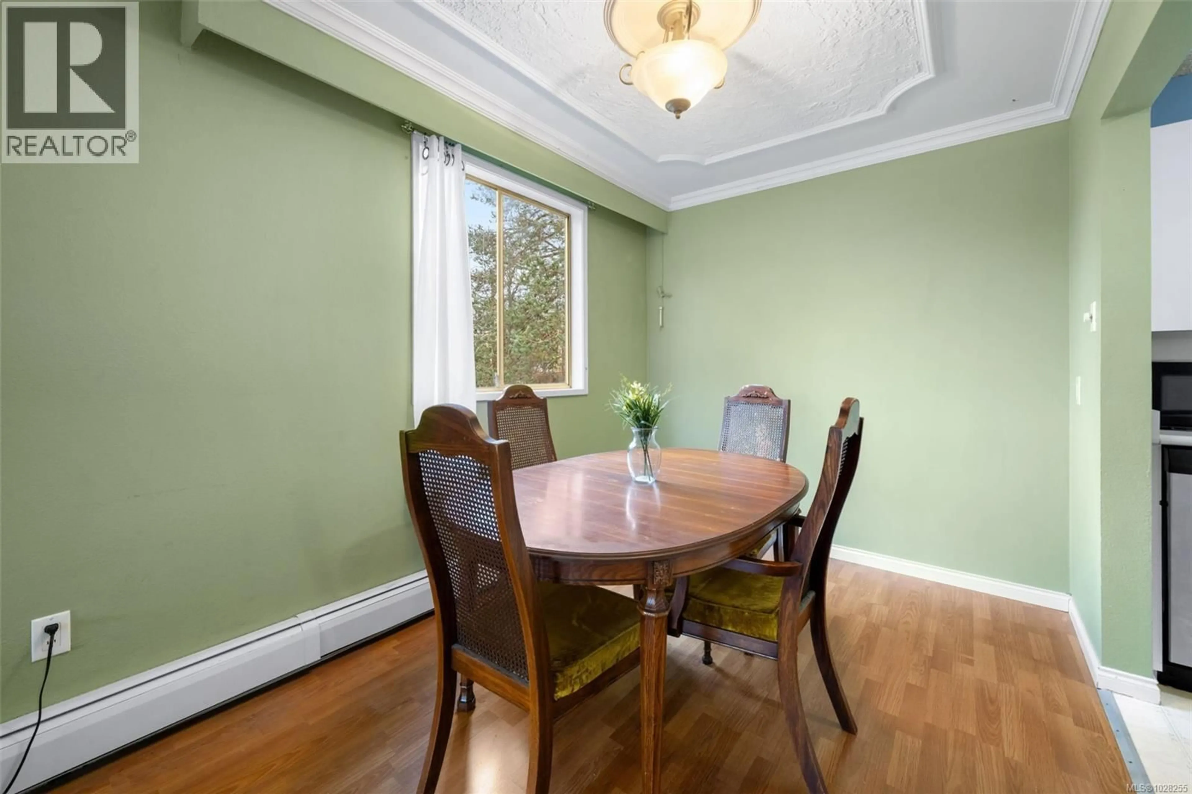 Dining room, wood/laminate floor for 227 - 1025 INVERNESS ROAD, Saanich British Columbia V8X2S2