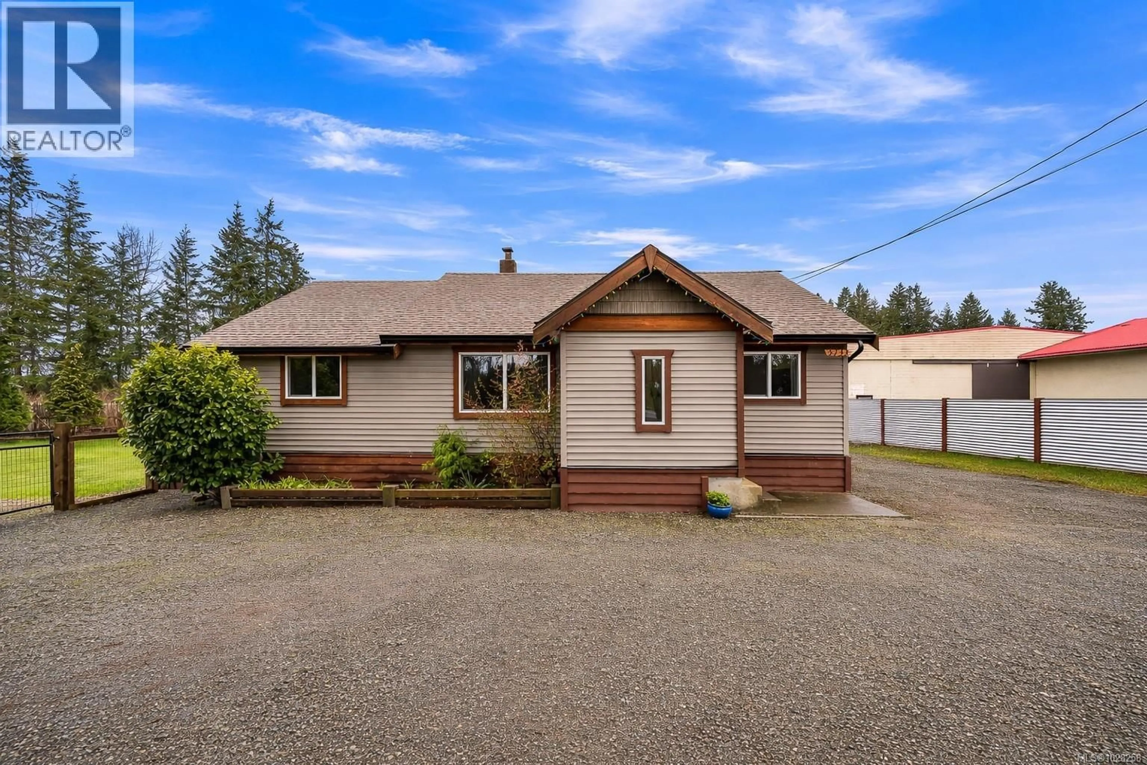 Home with vinyl exterior material, unknown for 5733 ISLAND HIGHWAY NORTH, Courtenay British Columbia V9J1T3