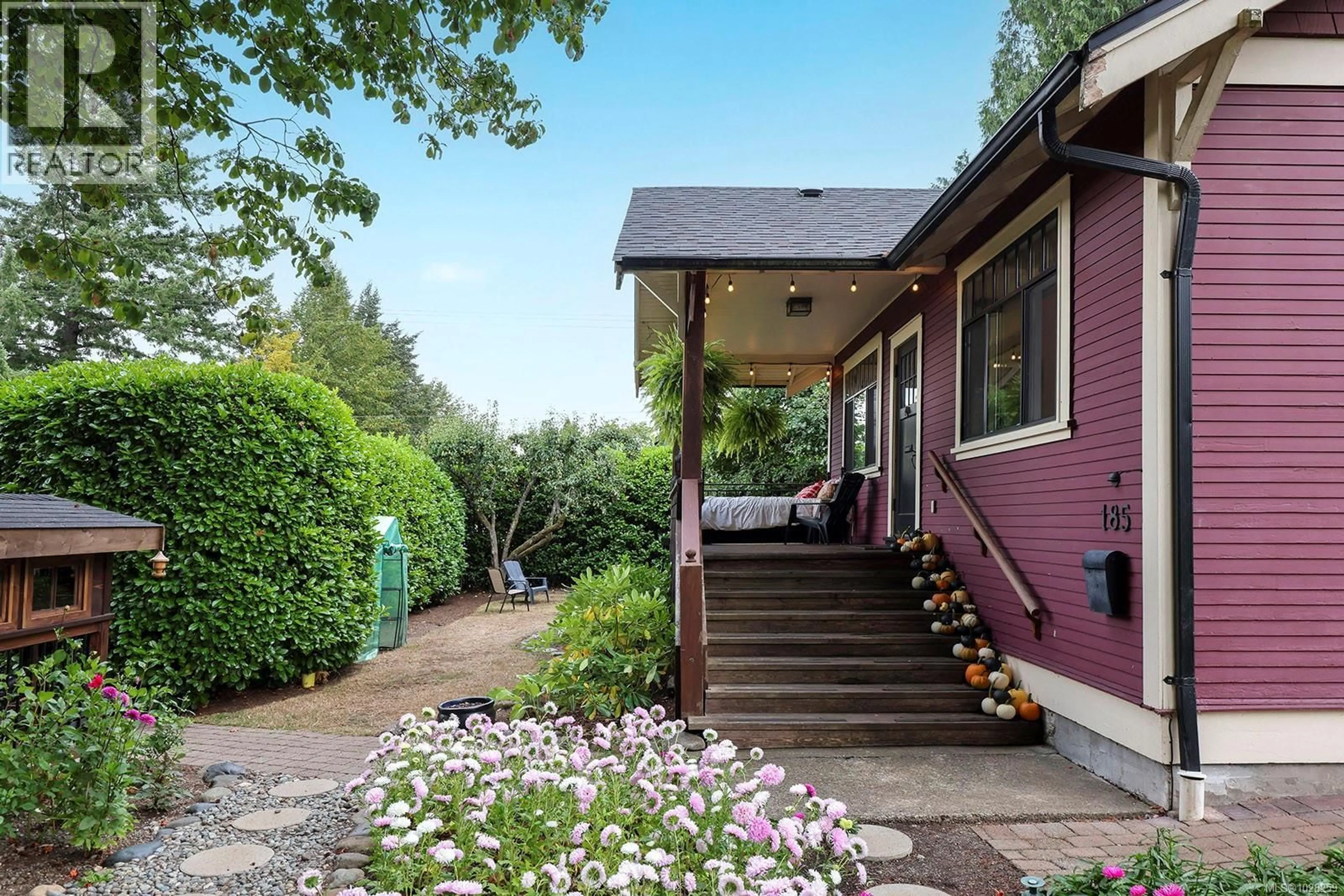 Patio, street for 185 DUNCAN AVENUE, Courtenay British Columbia V9N2M3