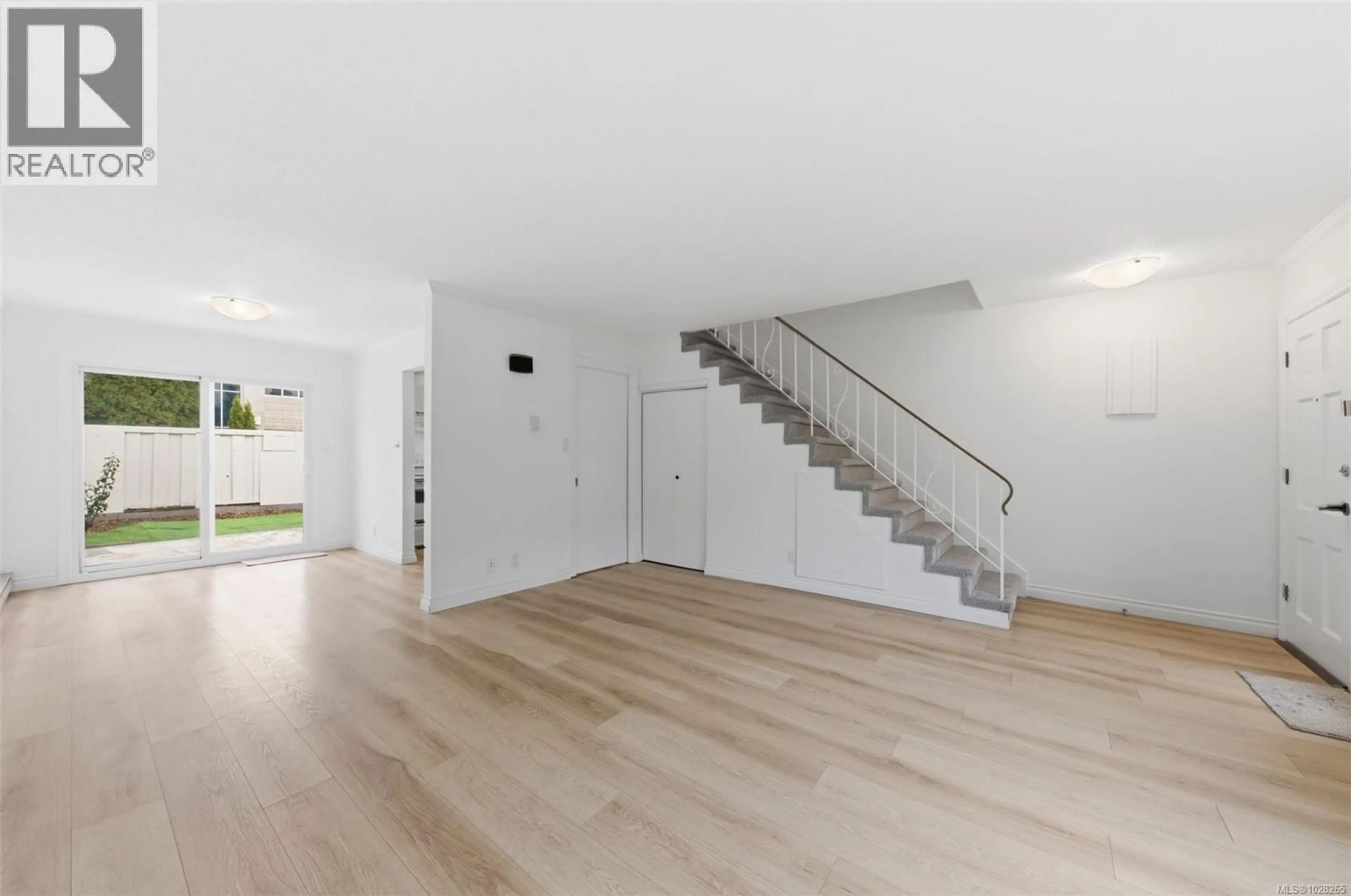 Unknown for 974 MARKET STREET, Victoria British Columbia V8T2E9