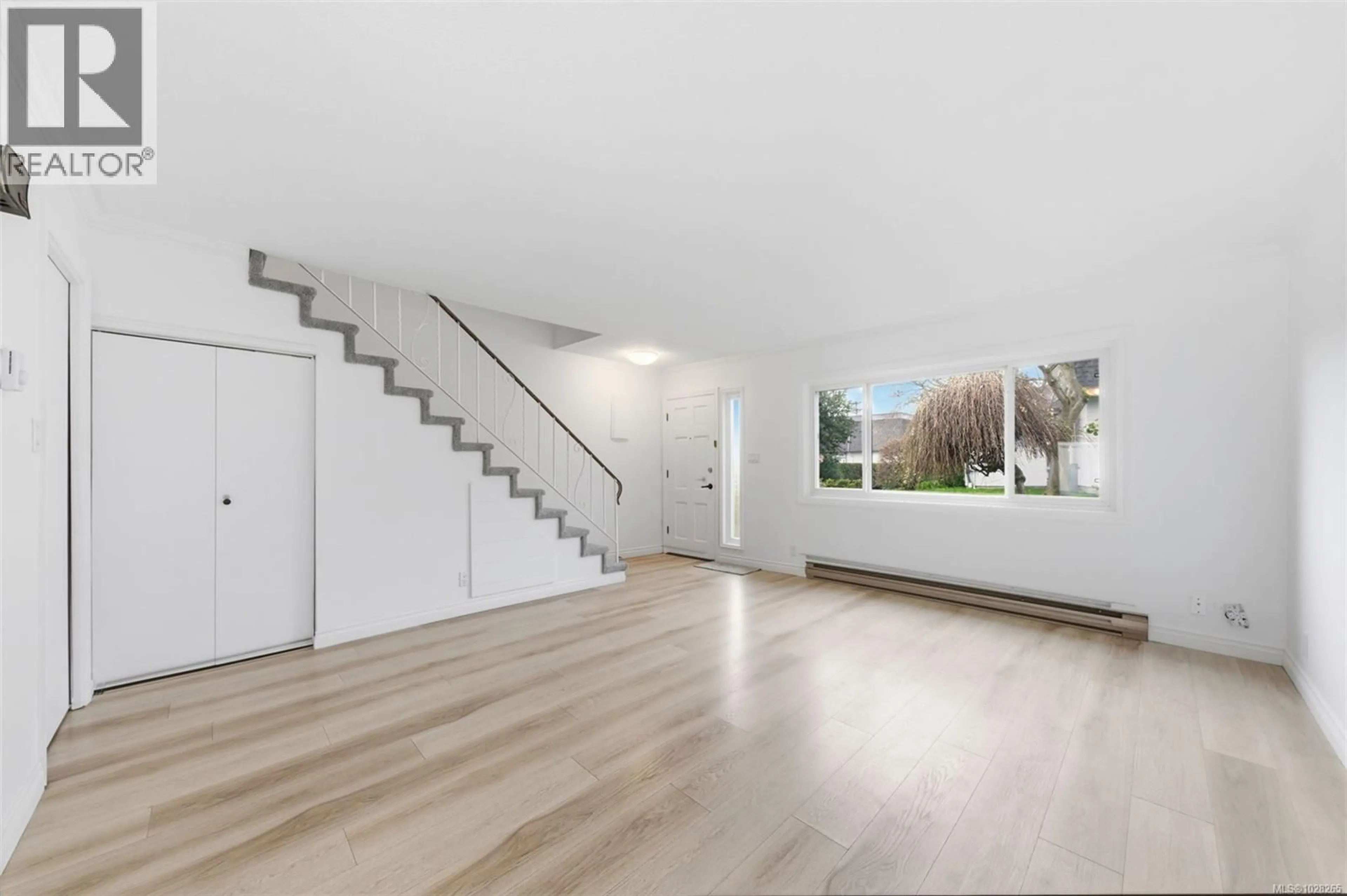 Unknown for 974 MARKET STREET, Victoria British Columbia V8T2E9