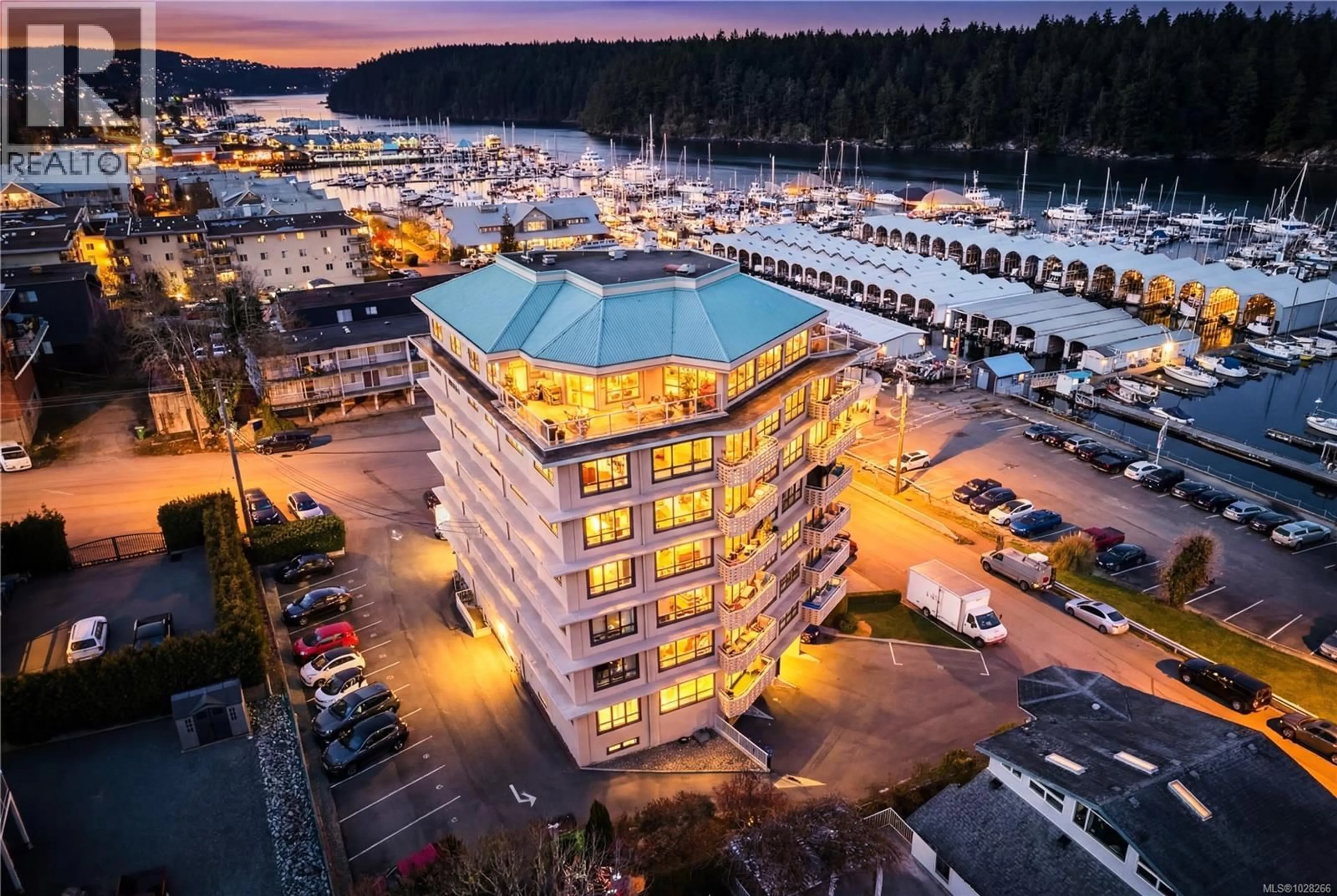 A pic from outside/outdoor area/front of a property/back of a property/a pic from drone, water/lake/river/ocean view for 204 - 375 NEWCASTLE AVENUE, Nanaimo British Columbia V9S4H9