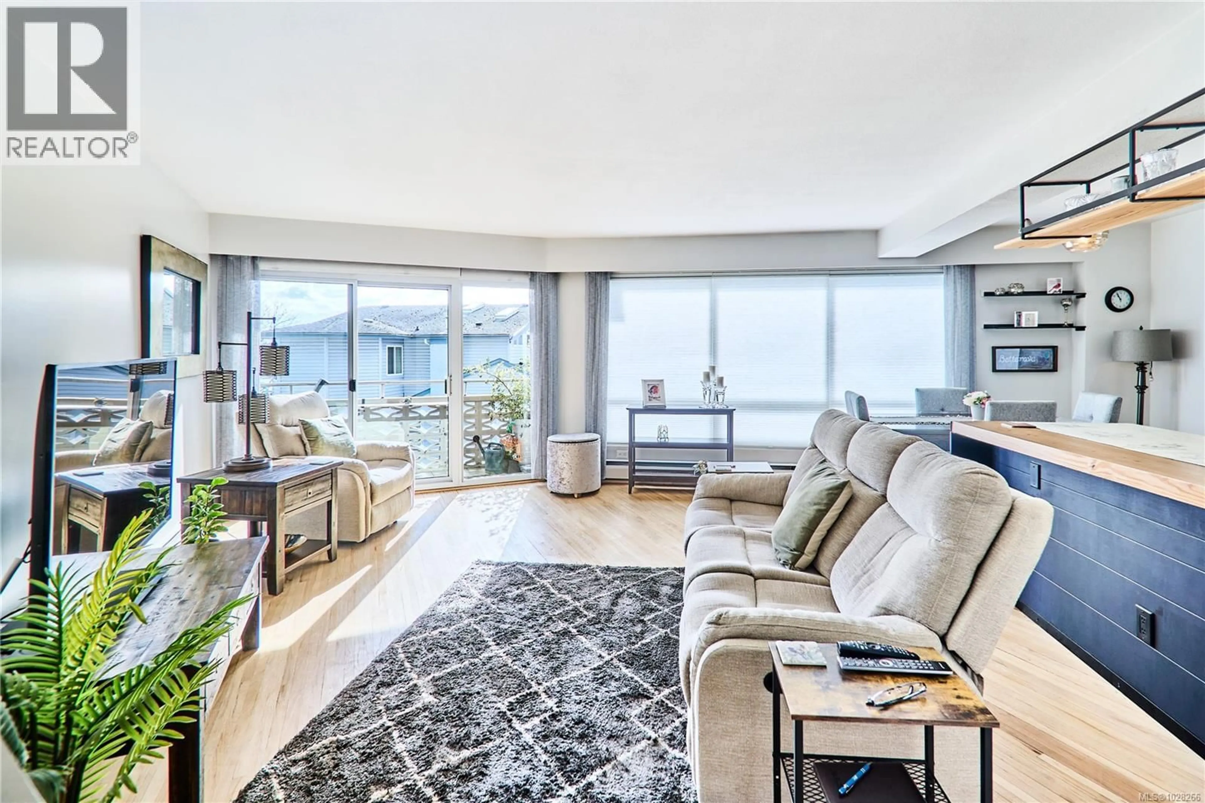 Living room with furniture, unknown for 204 - 375 NEWCASTLE AVENUE, Nanaimo British Columbia V9S4H9