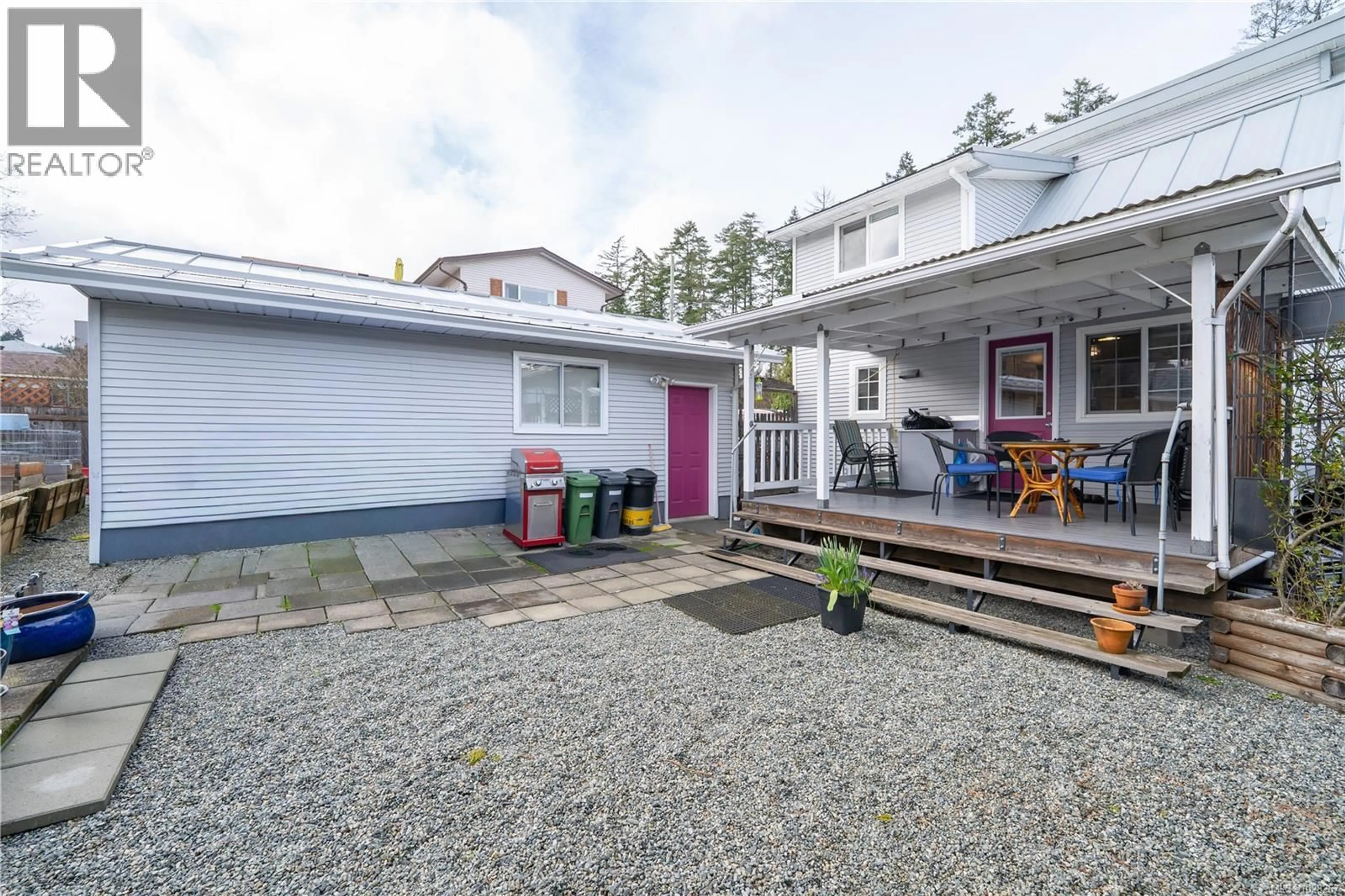 Patio, street for 1550 CHAPLIN STREET, Crofton British Columbia V0R1R0