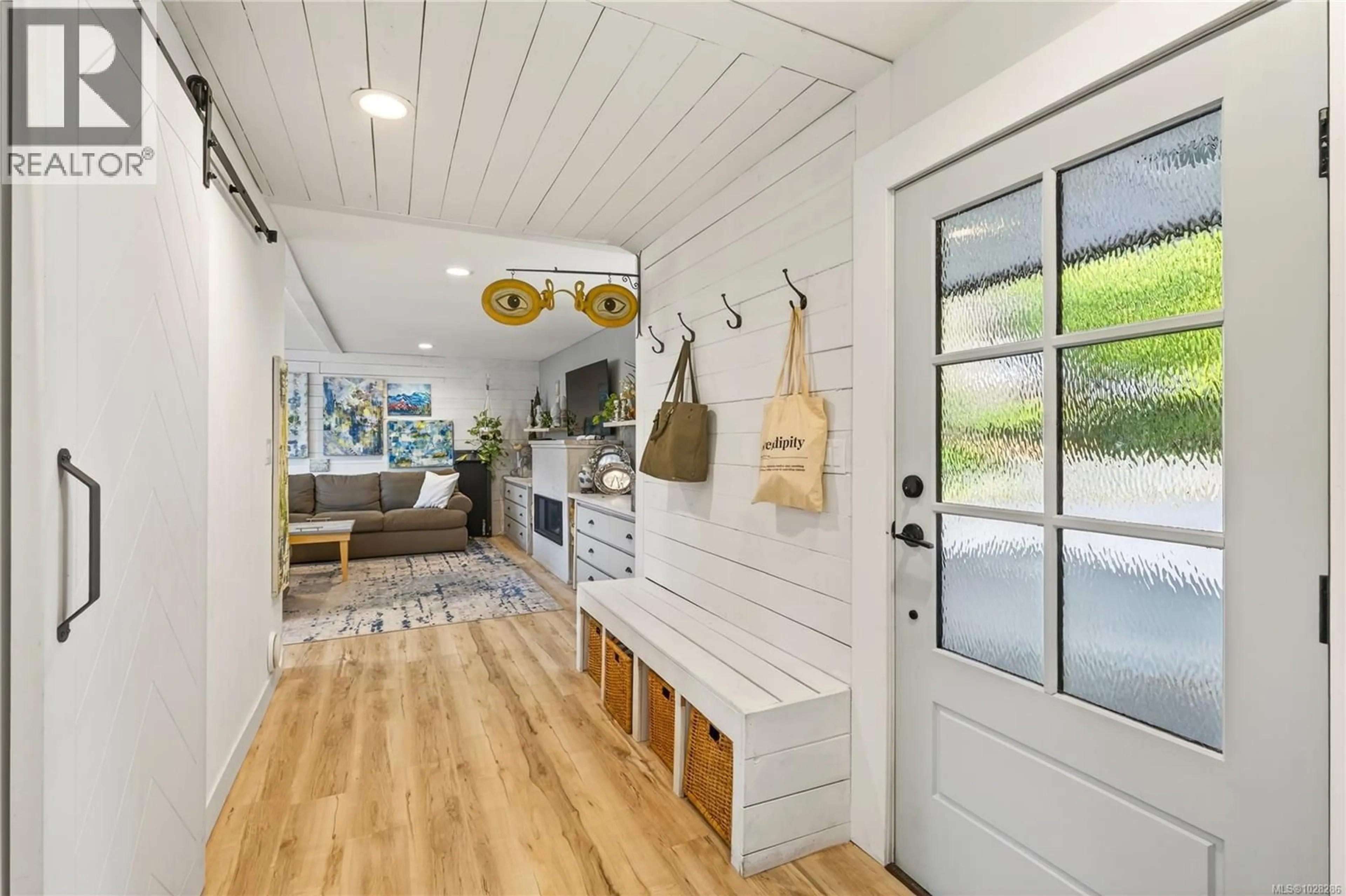 Indoor entryway for 7703 TOZER ROAD, Fanny Bay British Columbia V0R1W0