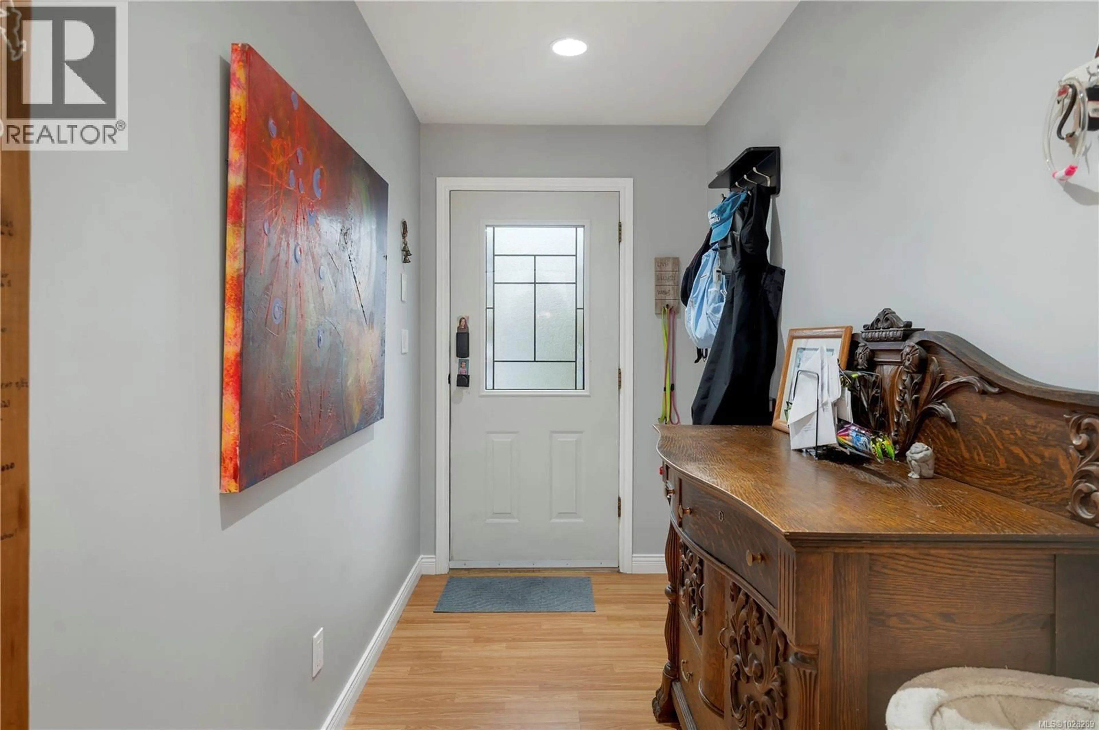 Indoor entryway for 473 MURRAY PLACE, Campbell River British Columbia V9W6S2