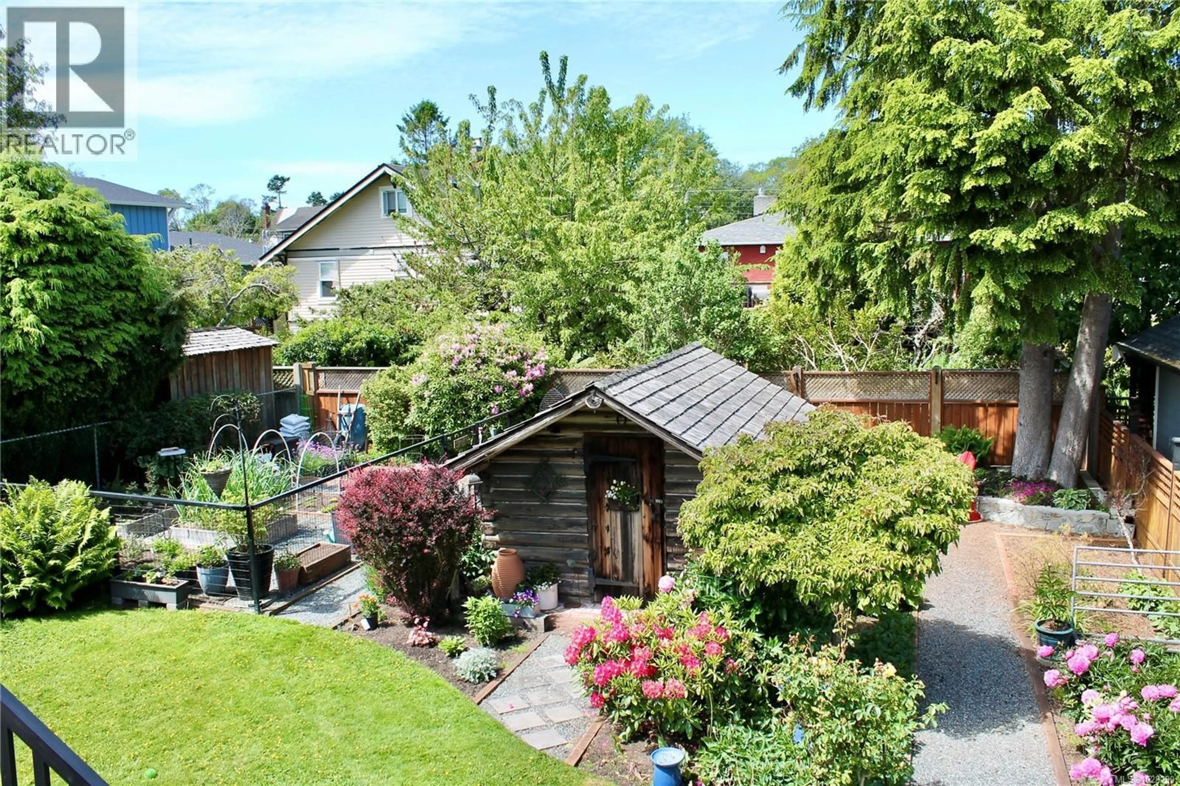 Unknown for 354 STANNARD AVENUE, Victoria British Columbia V8S3M4