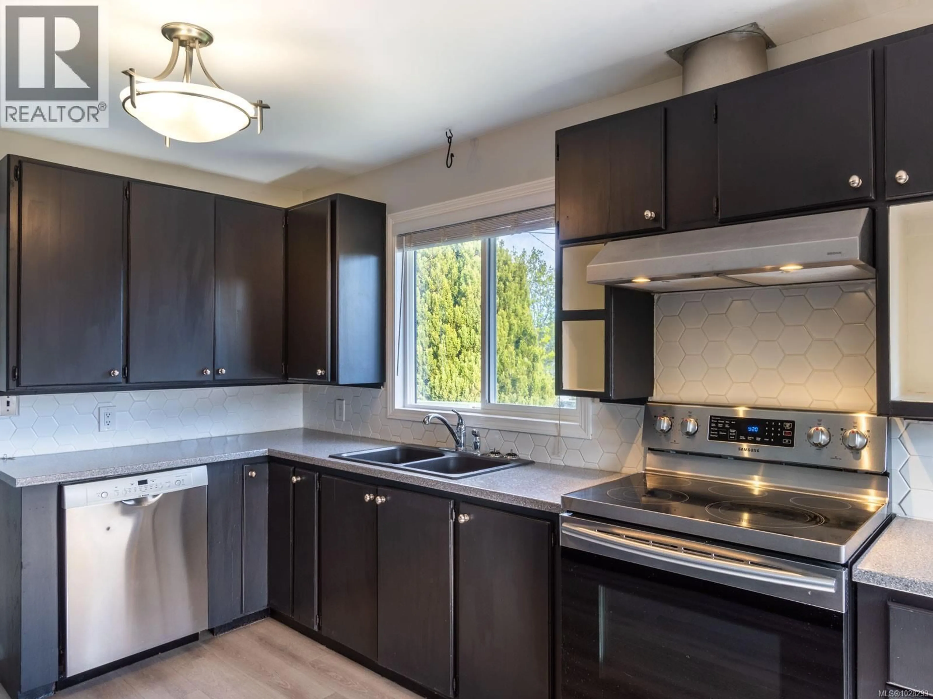 Open concept kitchen, unknown for 412 OAK AVENUE, Parksville British Columbia V9P1V9