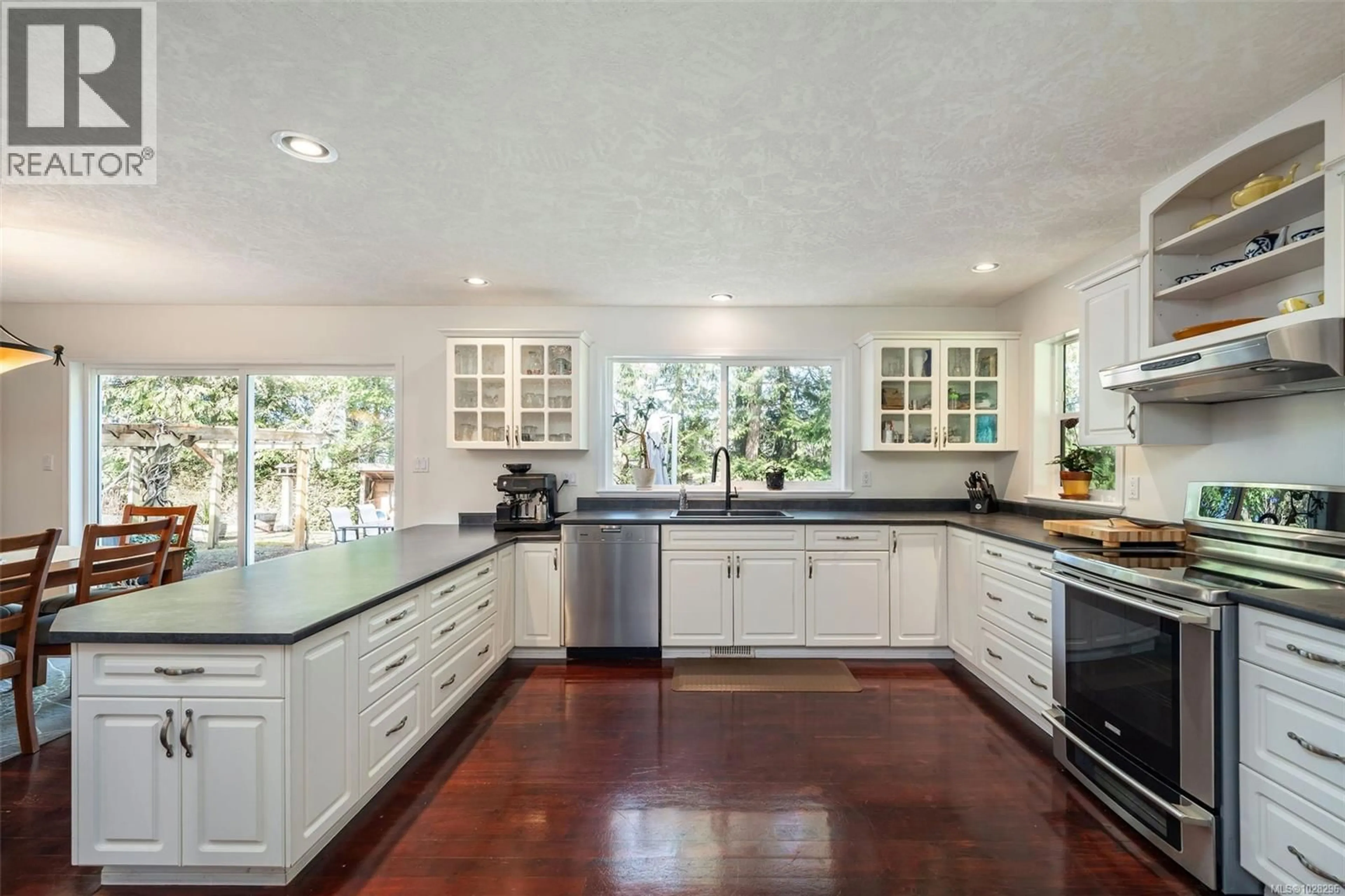 Open concept kitchen, ceramic/tile floor for 7210 HASE PLACE, Lantzville British Columbia V0R2H0