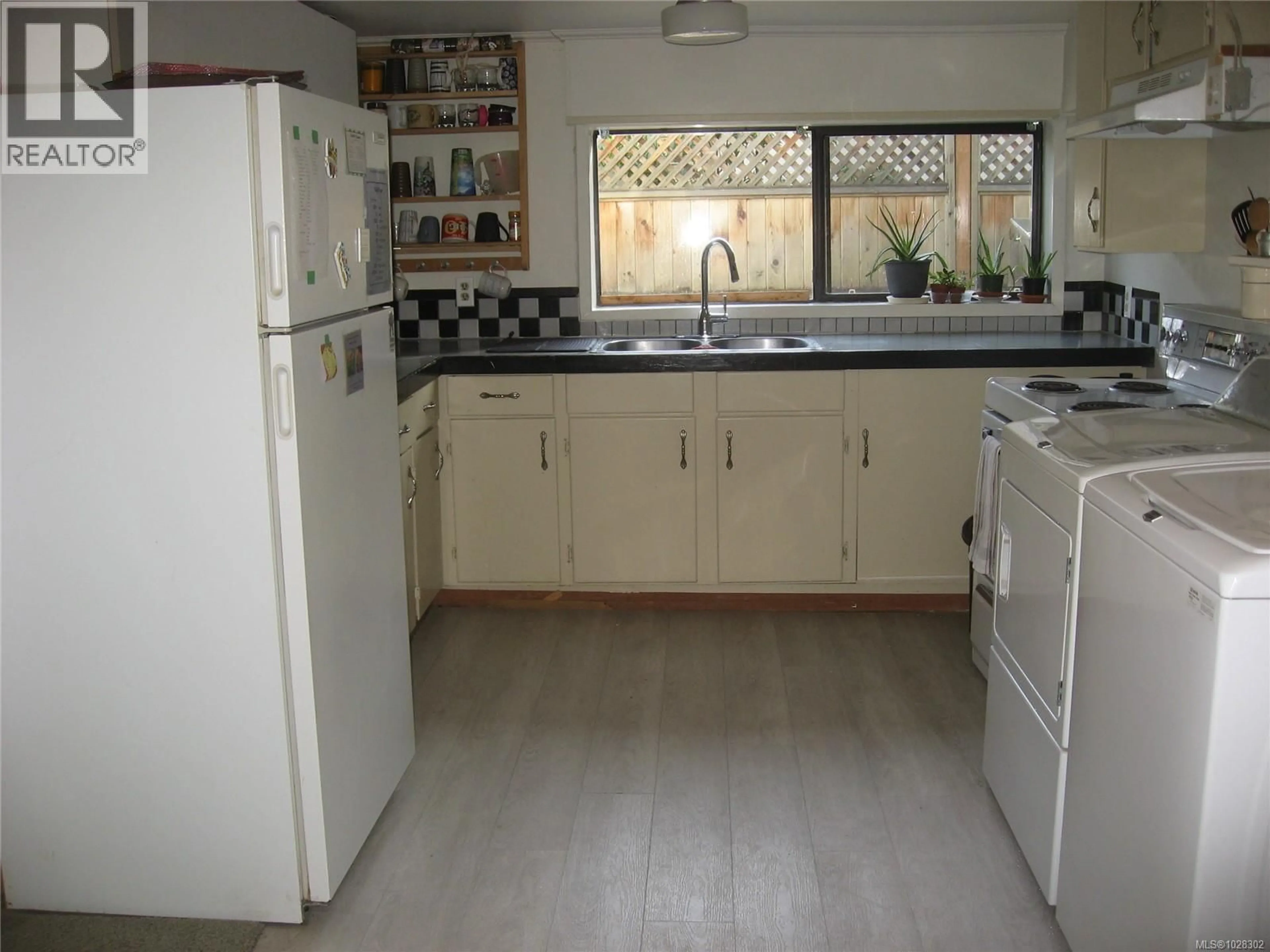 Standard kitchen, unknown for 10391 RESTHAVEN DRIVE, Sidney British Columbia V8L3H4