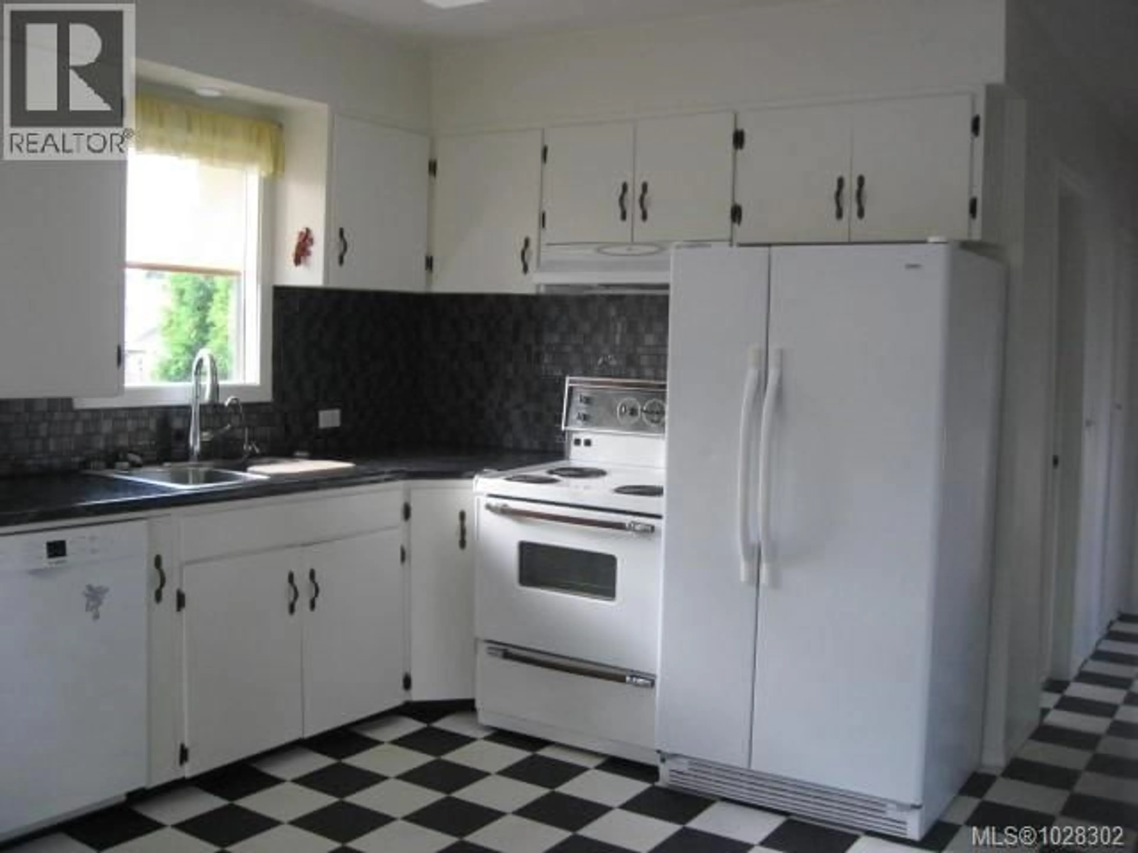 Standard kitchen, ceramic/tile floor for 10391 RESTHAVEN DRIVE, Sidney British Columbia V8L3H4