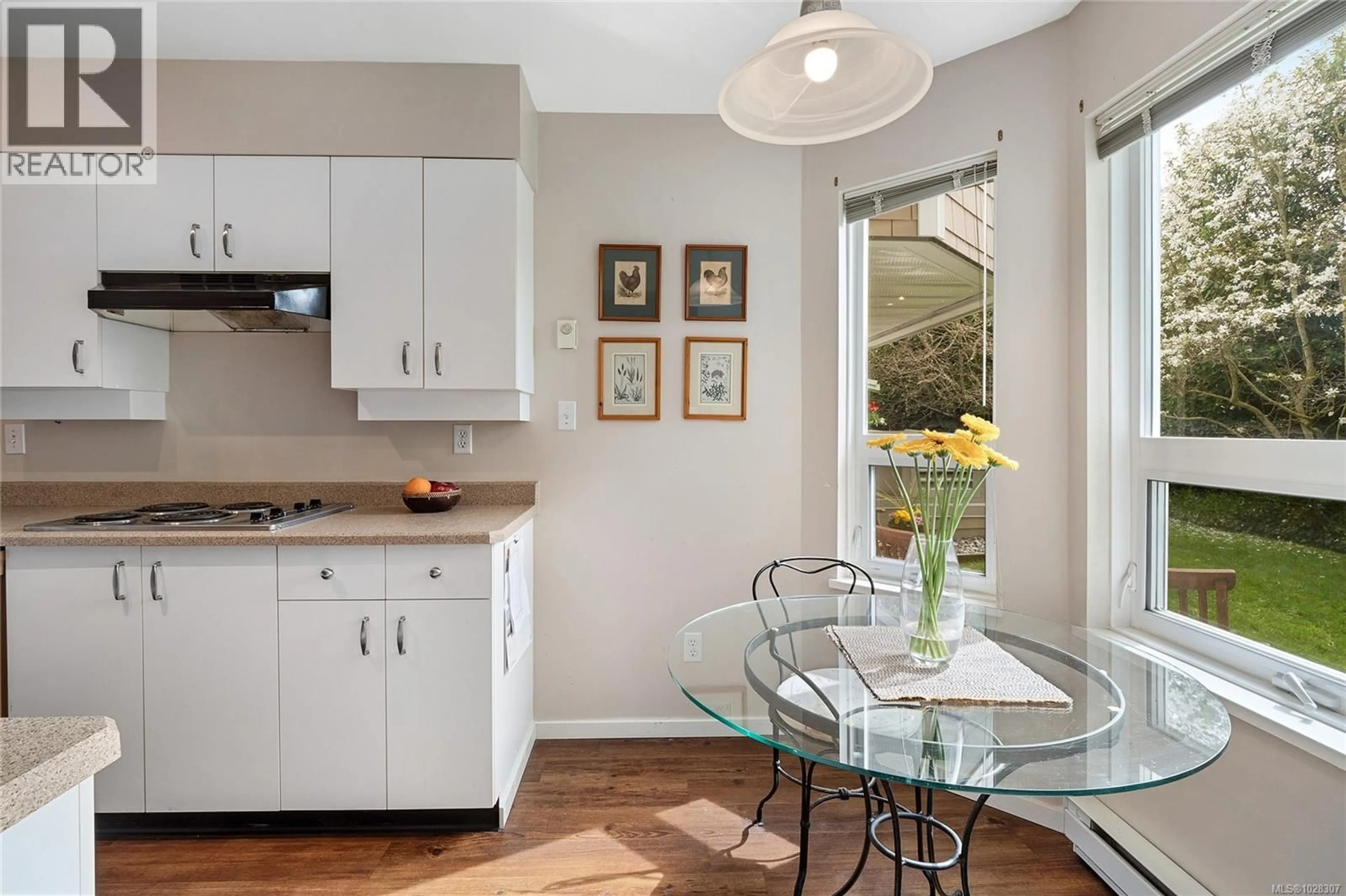 Standard kitchen, unknown for 105 - 1505 CHURCH AVENUE, Saanich British Columbia V8P2G7