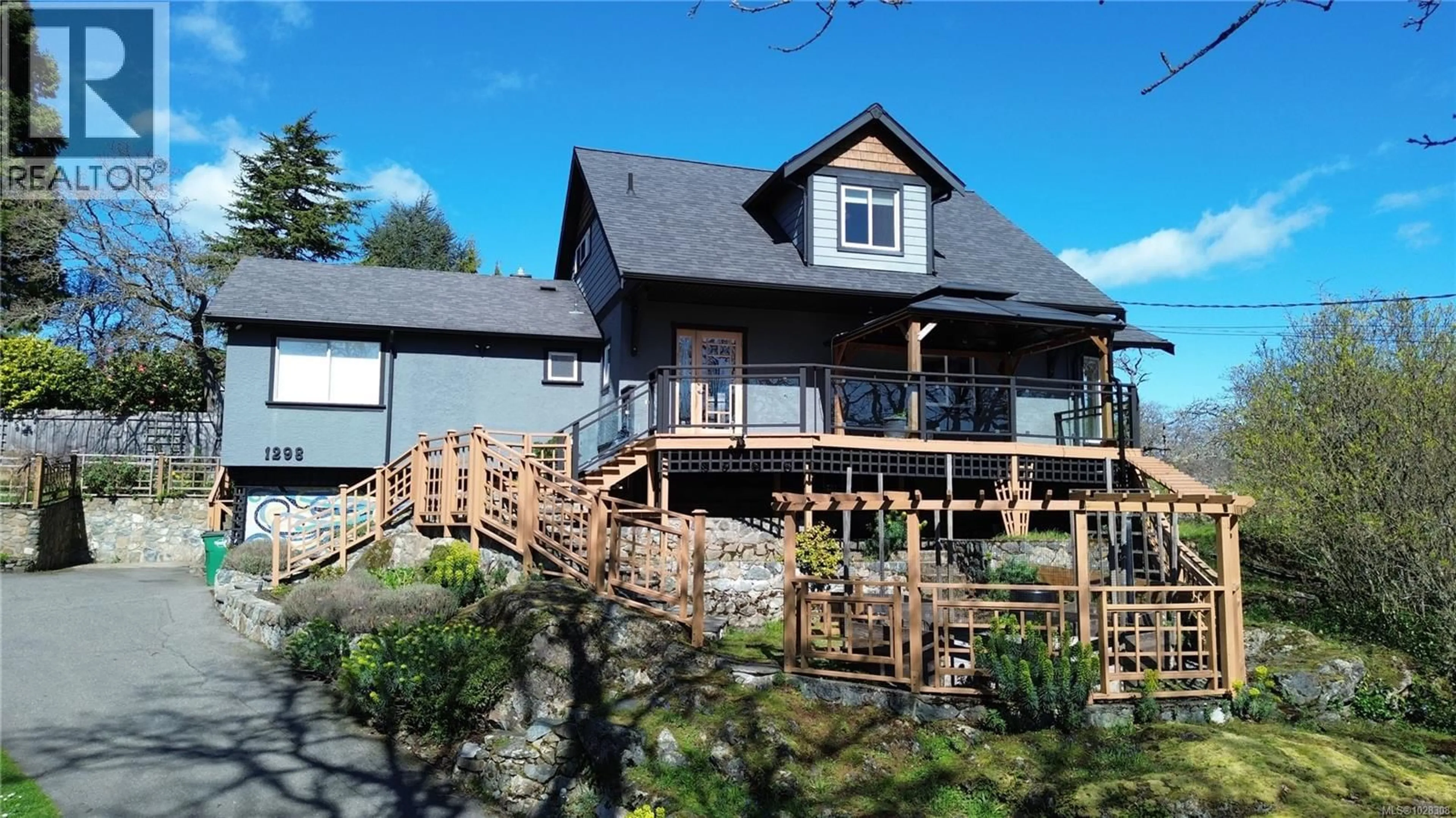 A pic from outside/outdoor area/front of a property/back of a property/a pic from drone, unknown for 1298 ASTORIA STREET, Saanich British Columbia V8P1W1