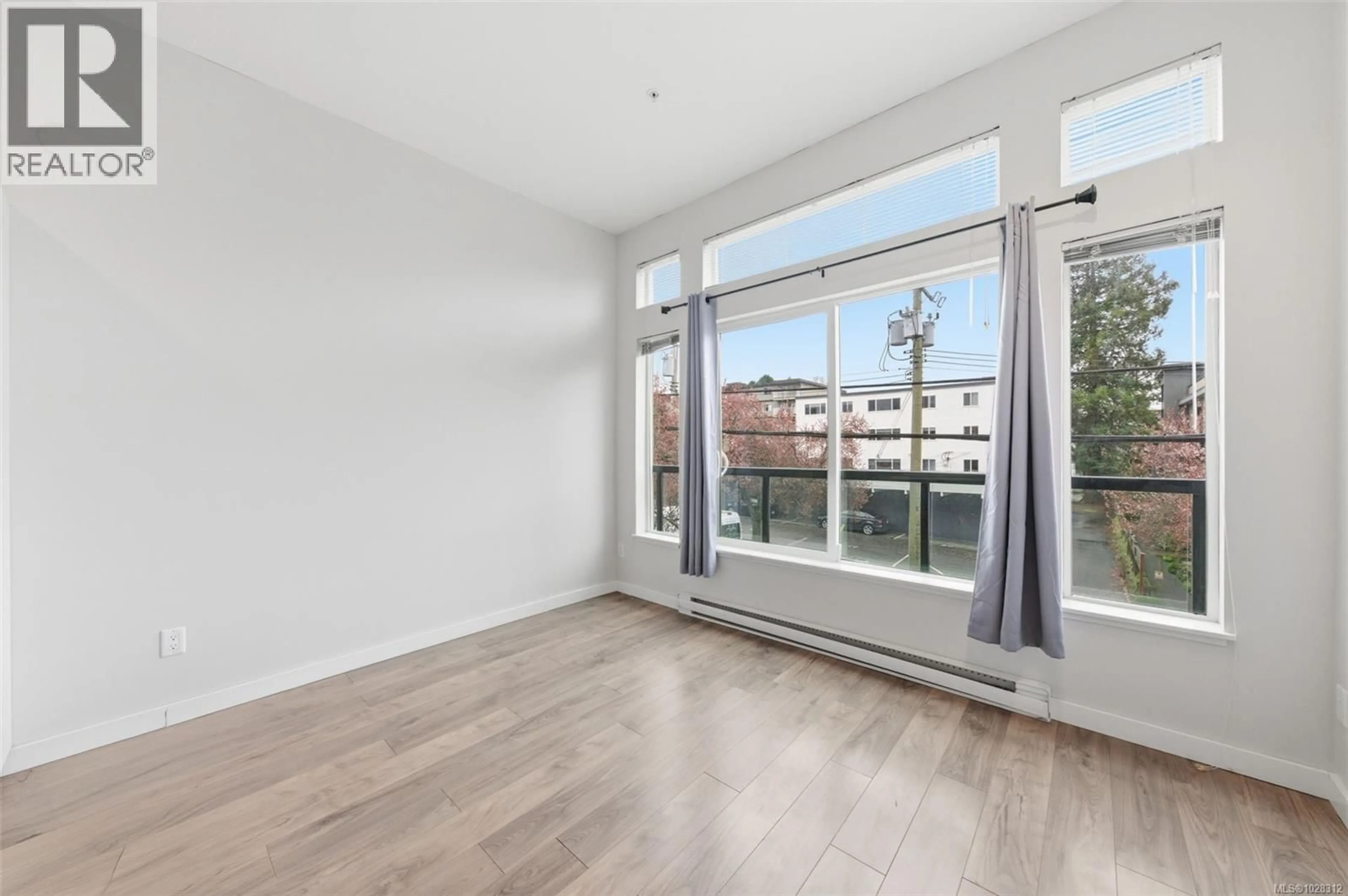 A pic of a room for 208 - 1121 FORT STREET, Victoria British Columbia V8V3K9