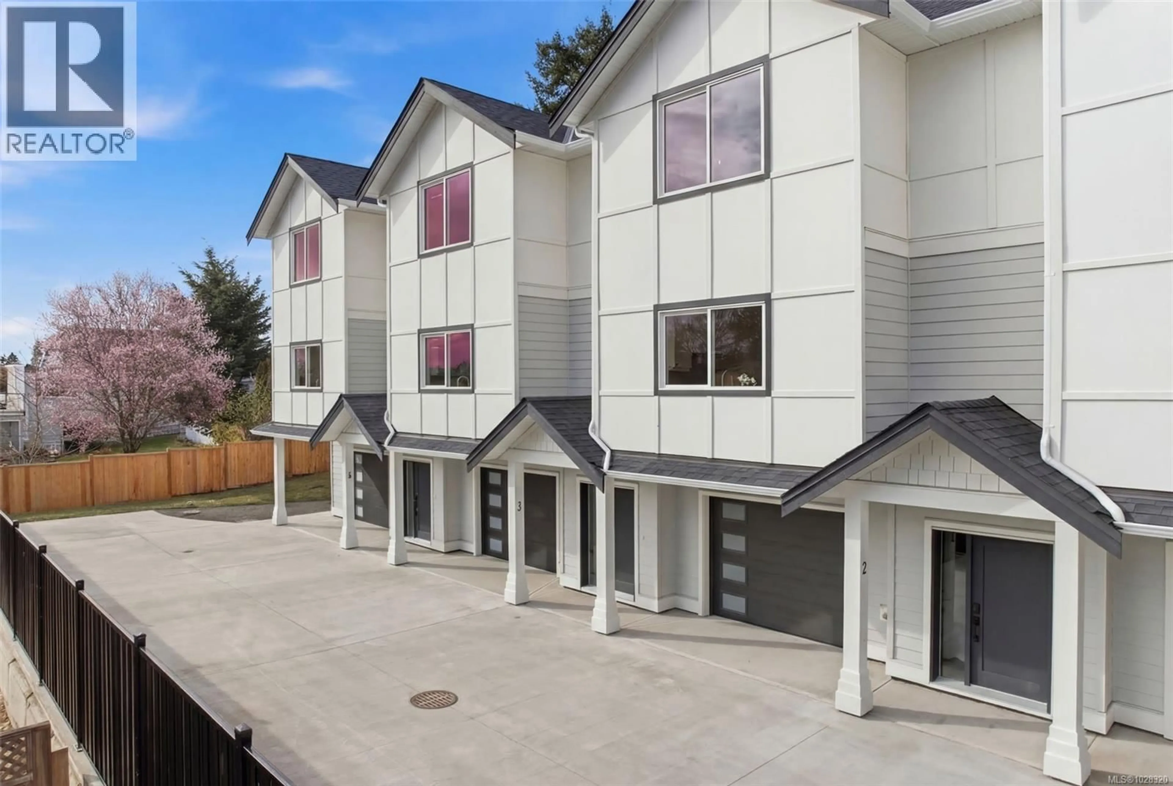 Unknown for 2 - 621 BROADWAY STREET, Saanich British Columbia V8Z2G5