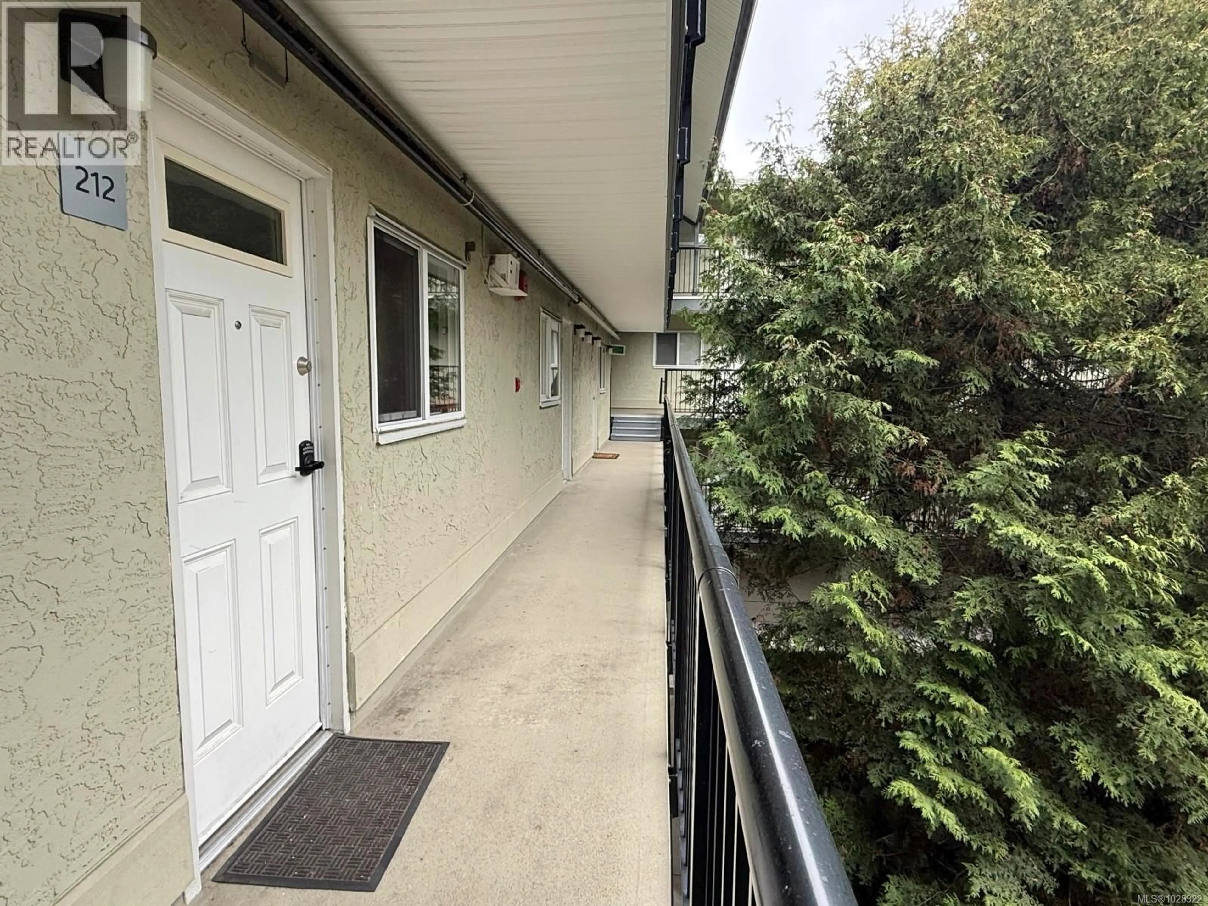 Unknown for 212 - 991 CLOVERDALE AVENUE, Saanich British Columbia V8X2T5