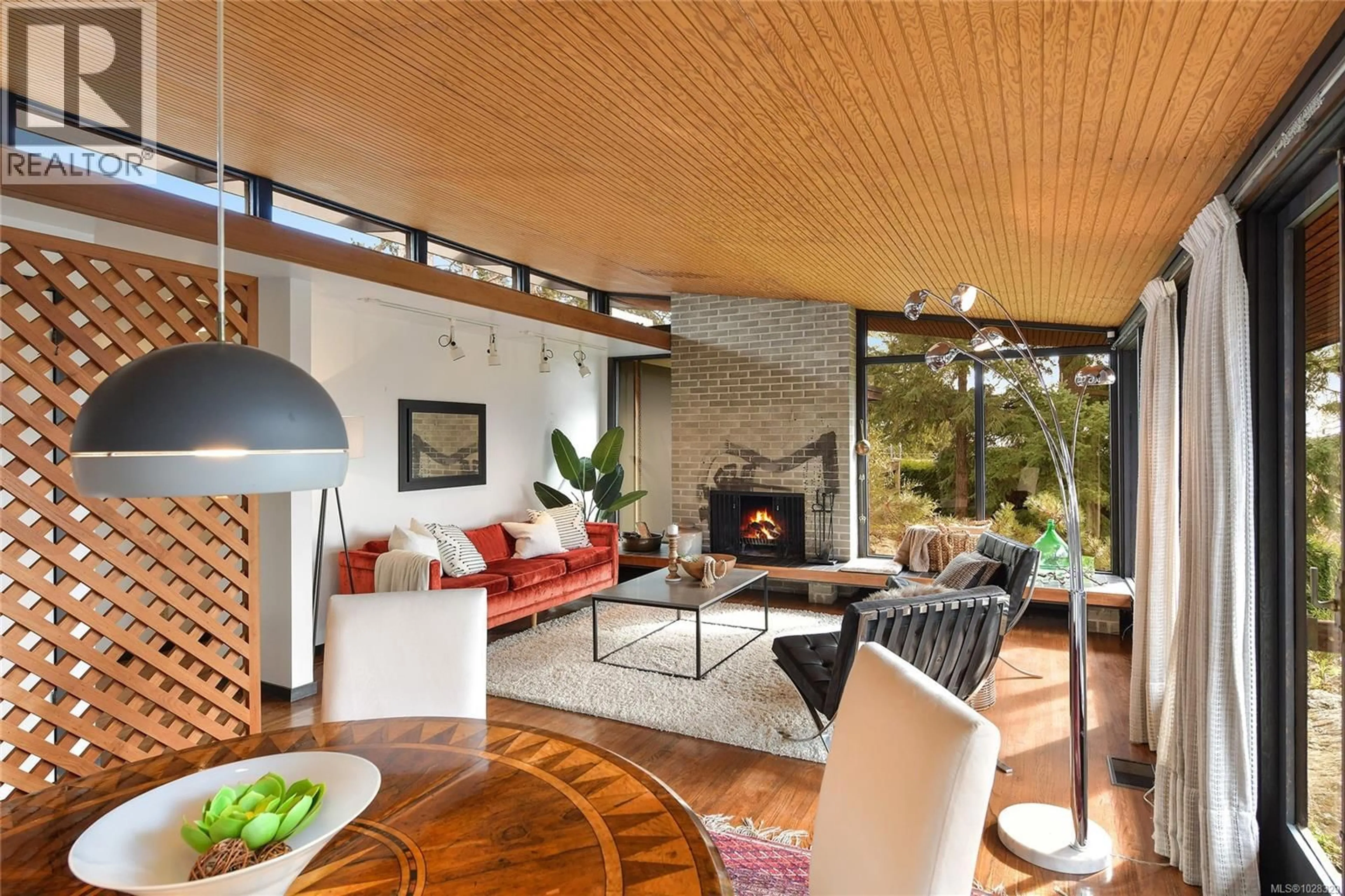 Living room with furniture, unknown for 404 HENRY STREET, Victoria British Columbia V9A3J4