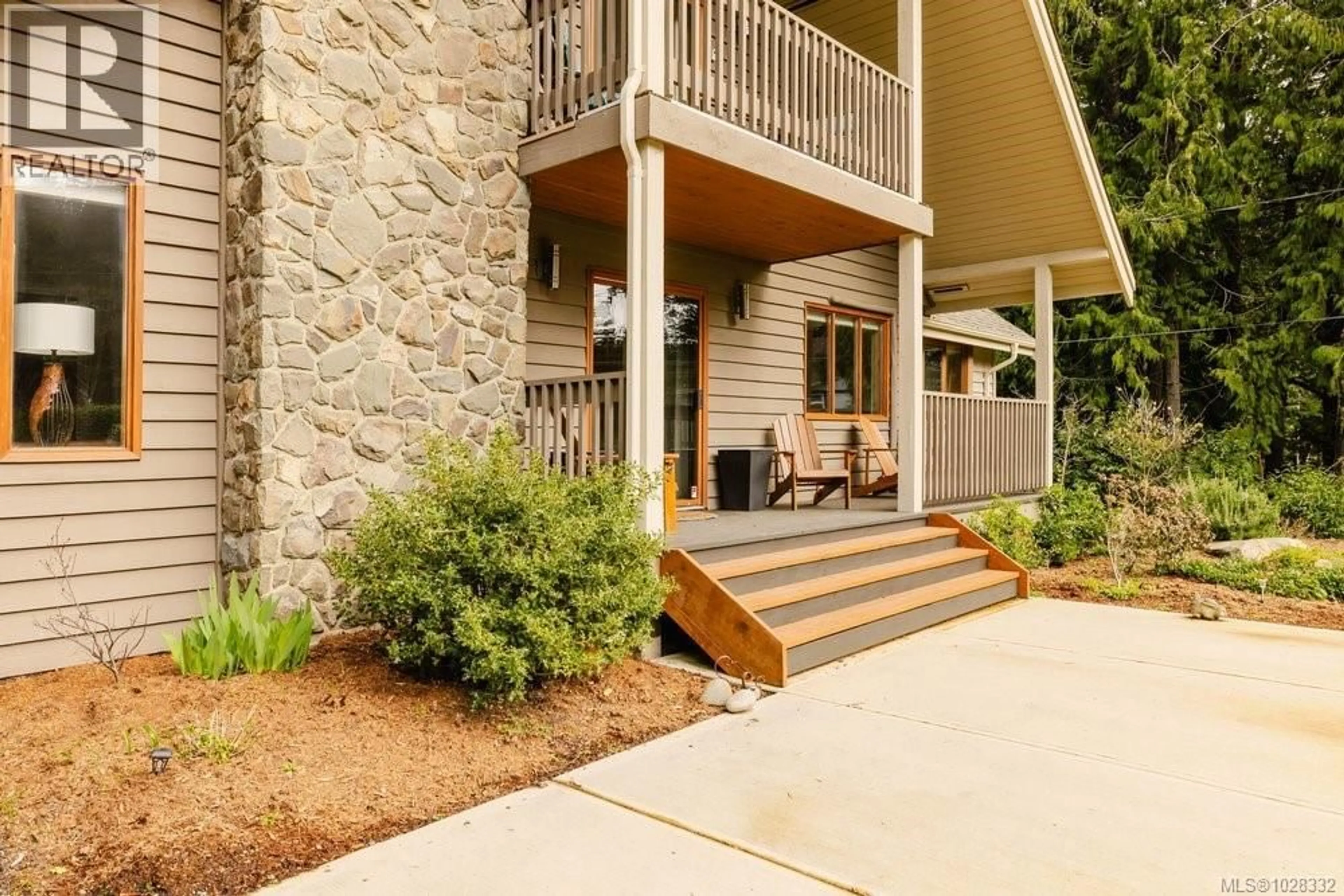 Patio, street for 812 WOODCREEK DRIVE, North Saanich British Columbia V8L5K4