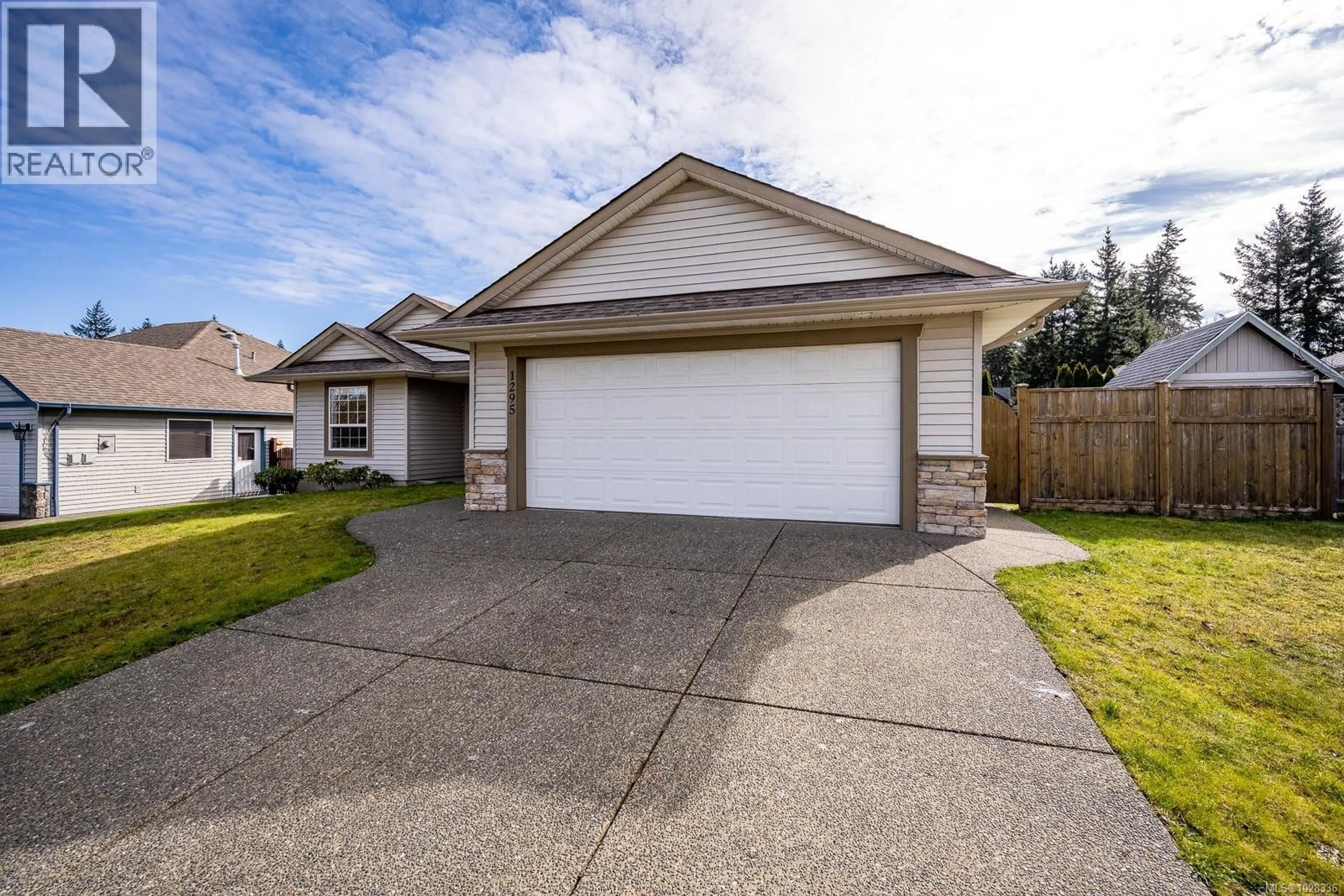 Home with vinyl exterior material, street for 1295 NOEL AVENUE, Comox British Columbia V9M4A3