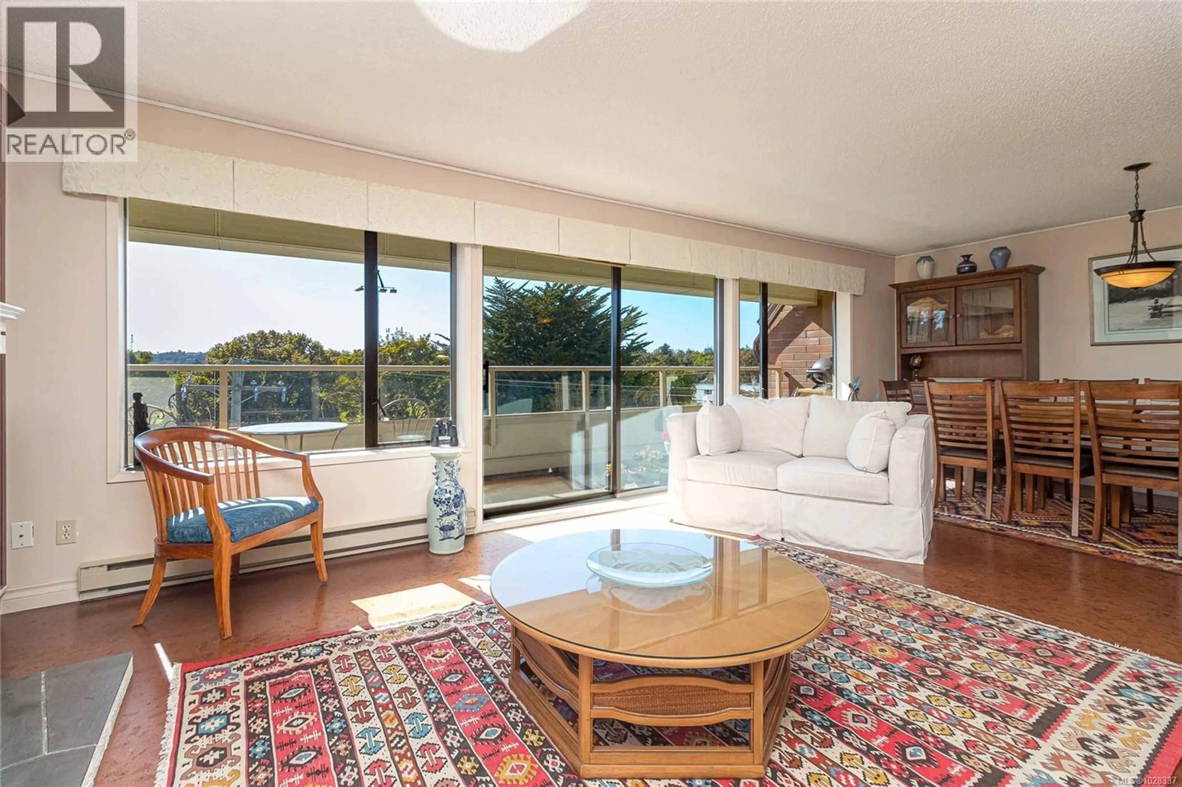 Living room with furniture, unknown for 503 - 1175 NEWPORT AVENUE, Oak Bay British Columbia V8S5E6