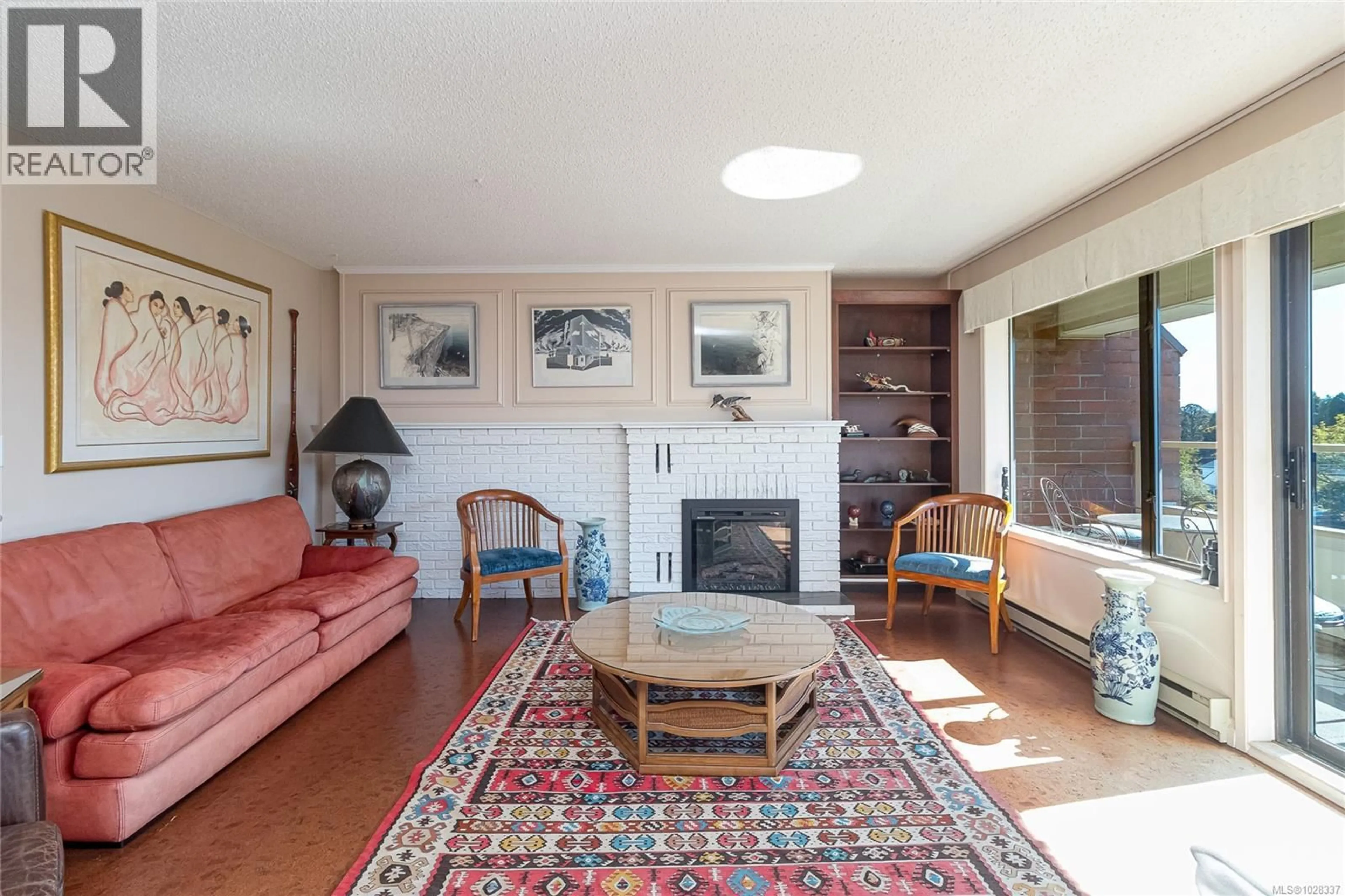 Living room with furniture, unknown for 503 - 1175 NEWPORT AVENUE, Oak Bay British Columbia V8S5E6