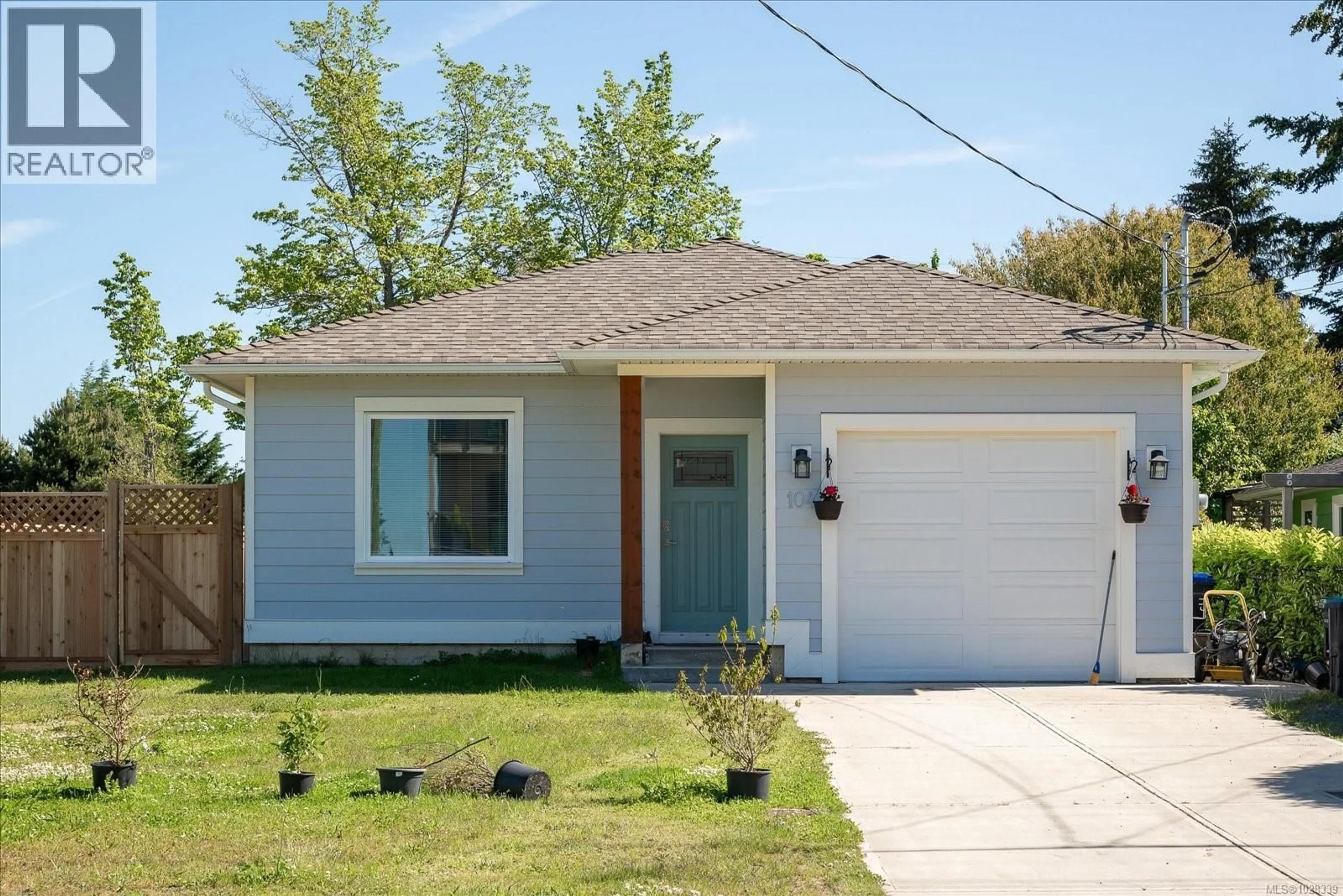 Home with vinyl exterior material, street for 104 LEE AVENUE, Parksville British Columbia V9P1L9