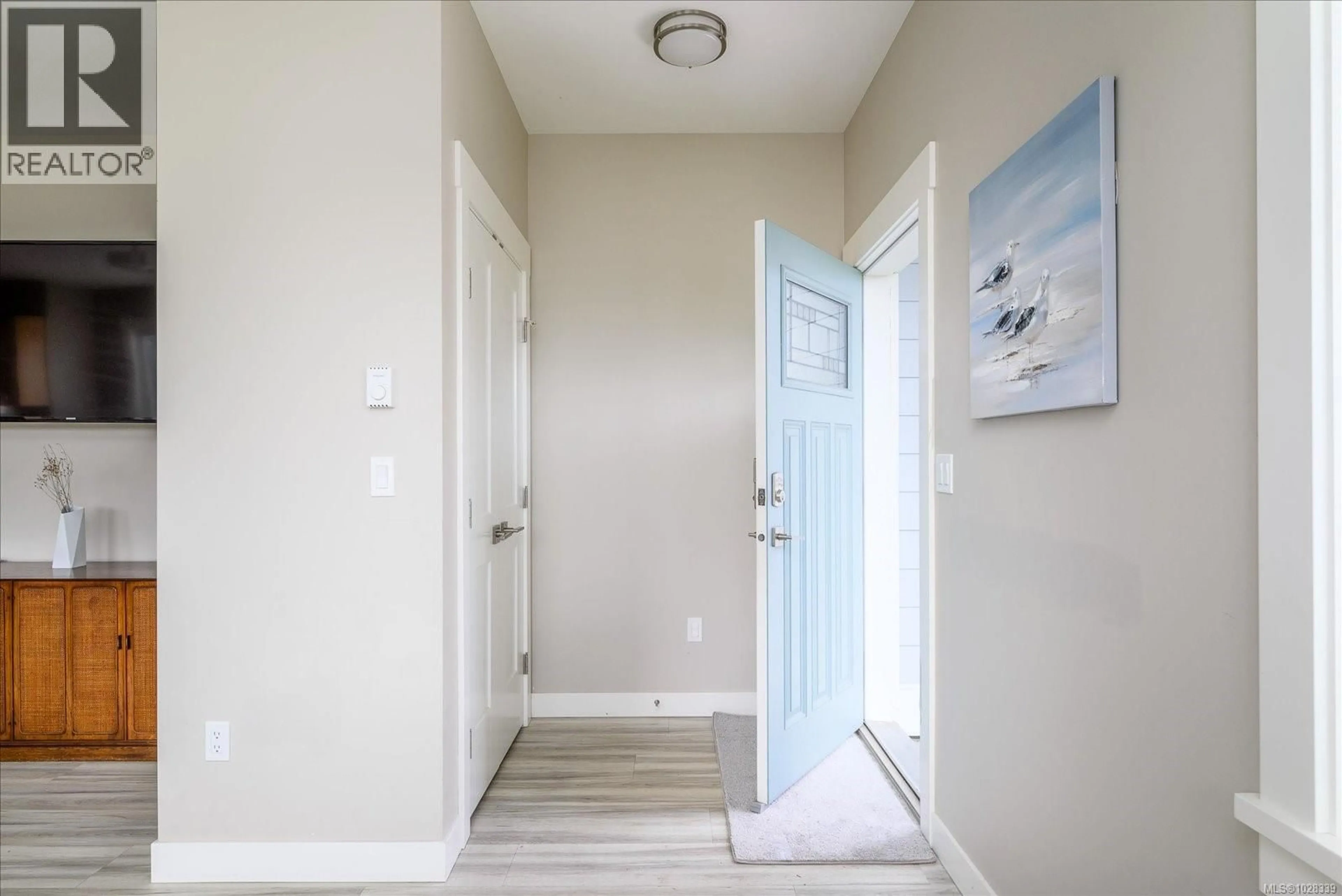 Indoor entryway for 104 LEE AVENUE, Parksville British Columbia V9P1L9